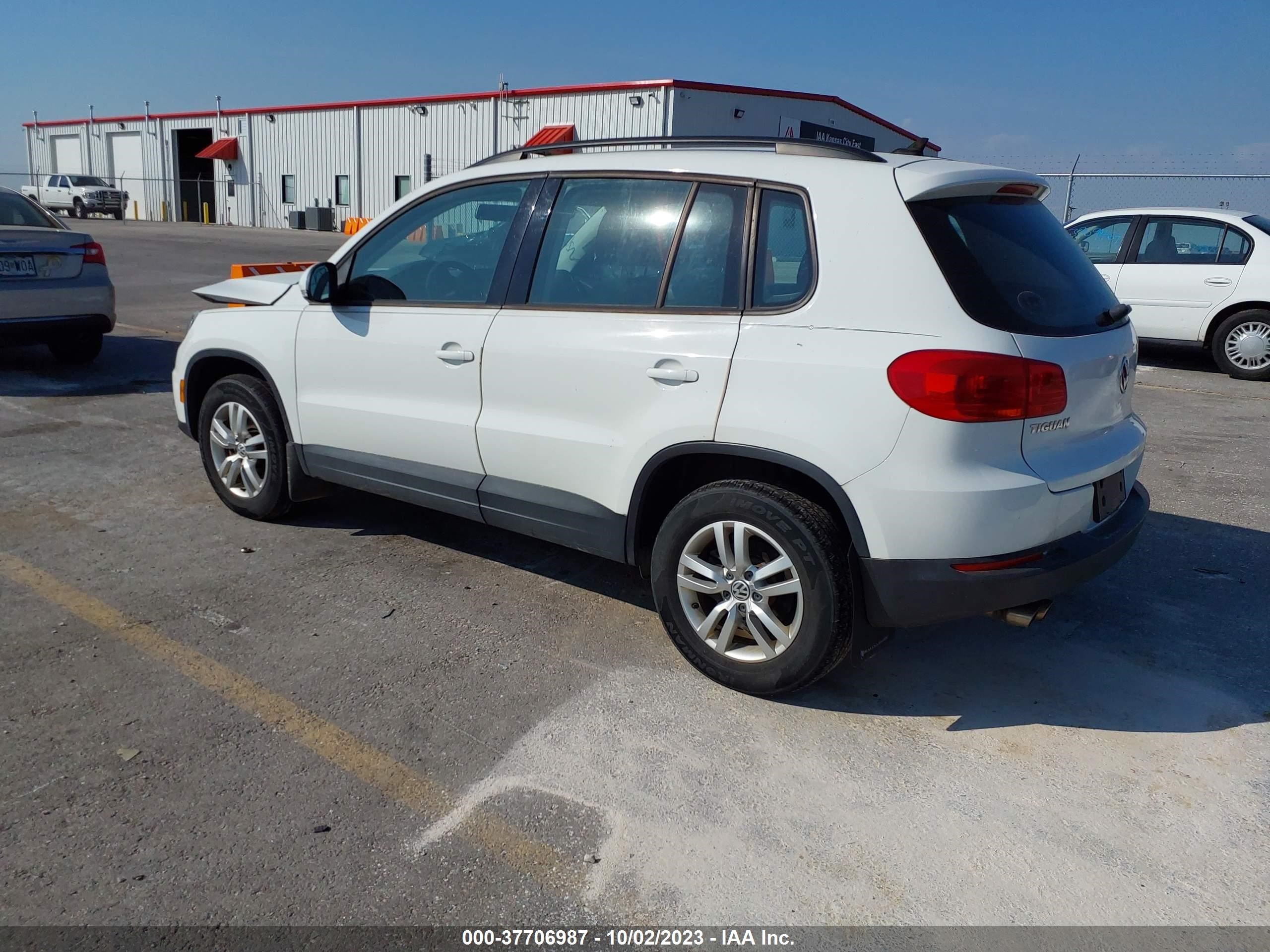 Photo 2 VIN: WVGBV7AXXFW561077 - VOLKSWAGEN TIGUAN 