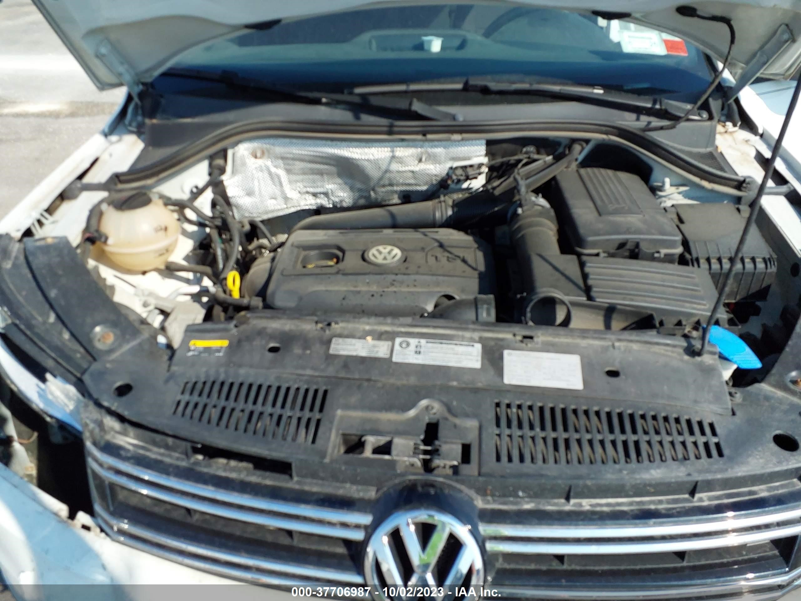 Photo 9 VIN: WVGBV7AXXFW561077 - VOLKSWAGEN TIGUAN 