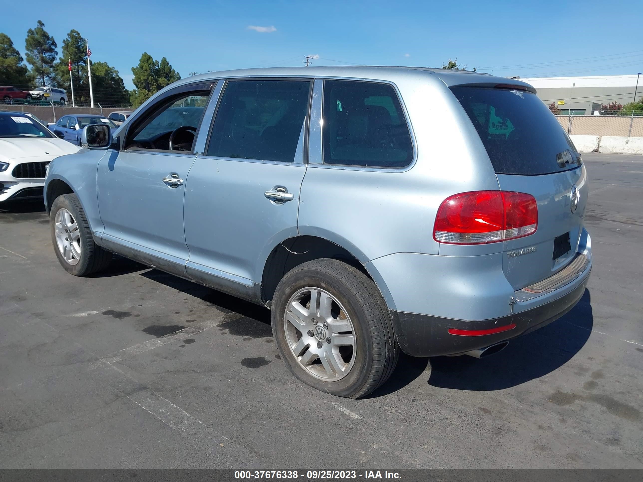 Photo 2 VIN: WVGCM77L95D012735 - VOLKSWAGEN TOUAREG 