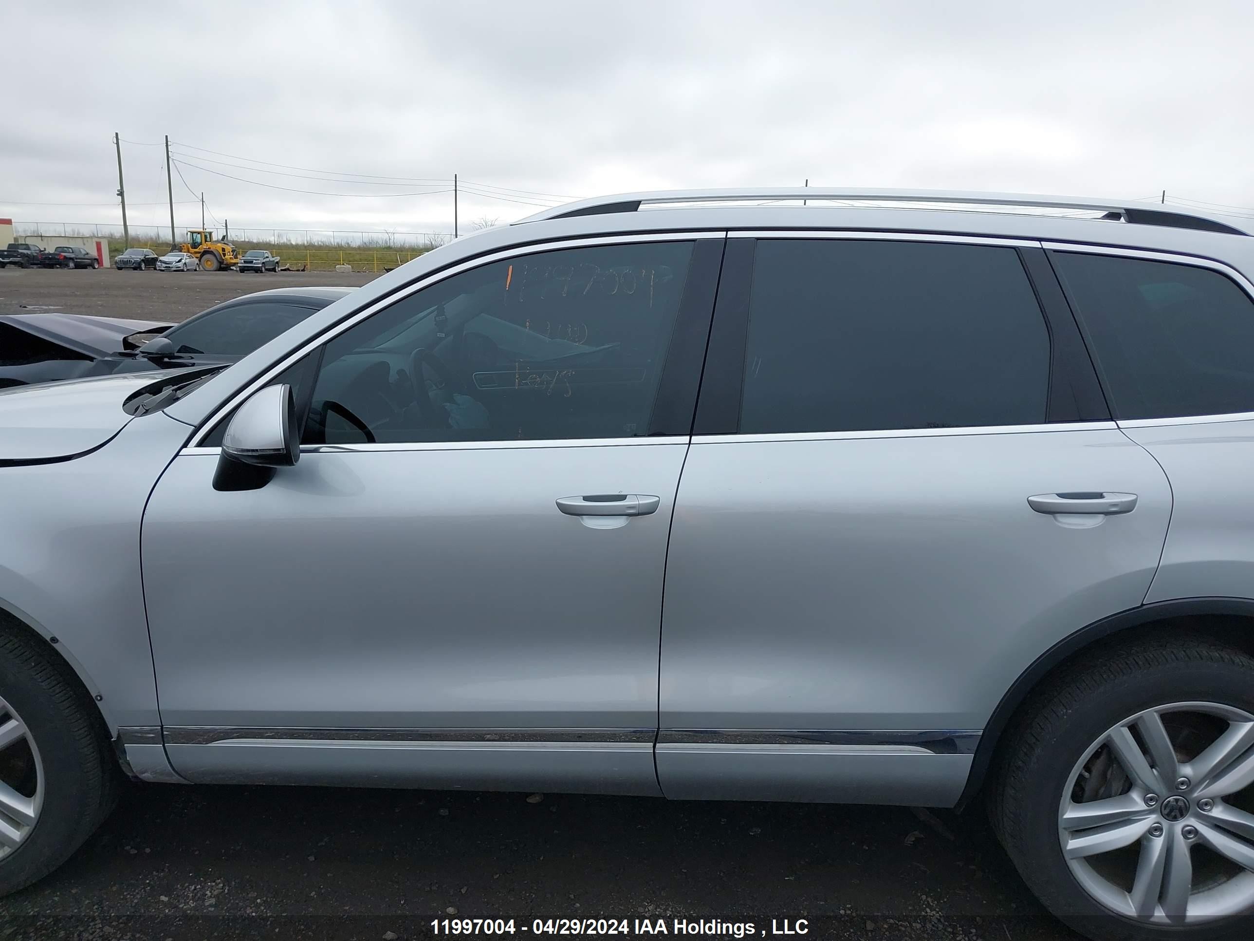 Photo 13 VIN: WVGDK9BP4CD001333 - VOLKSWAGEN TOUAREG 