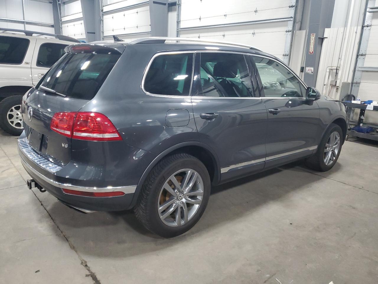 Photo 2 VIN: WVGEF9BP0FD005327 - VOLKSWAGEN TOUAREG 