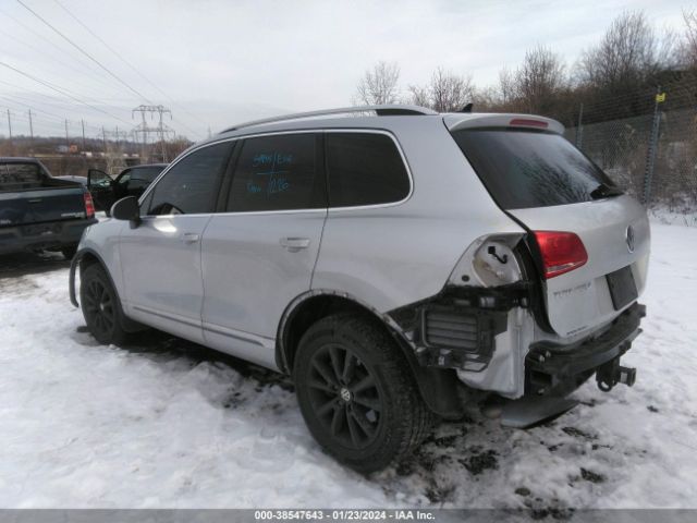 Photo 2 VIN: WVGEF9BP2DD012423 - VOLKSWAGEN TOUAREG 