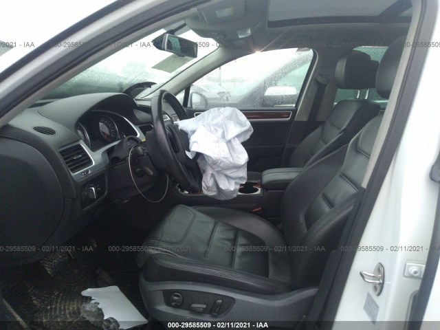 Photo 4 VIN: WVGEF9BP6CD007921 - VOLKSWAGEN TOUAREG 