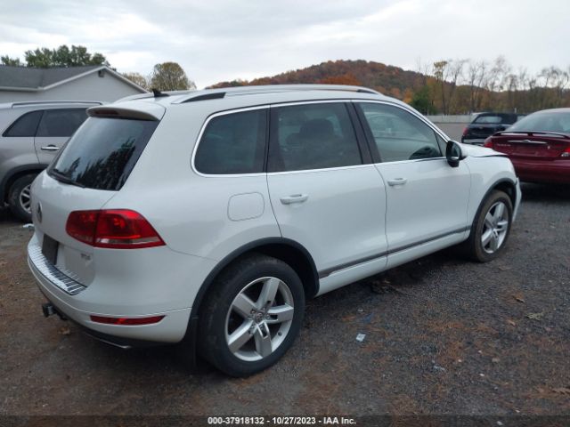 Photo 3 VIN: WVGEK9BP2CD007880 - VOLKSWAGEN TOUAREG 