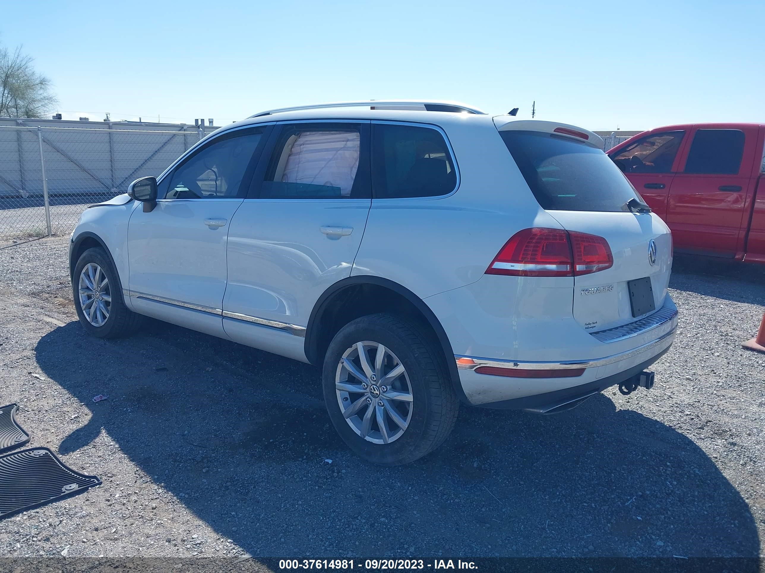 Photo 2 VIN: WVGEP9BP5FD003070 - VOLKSWAGEN TOUAREG 