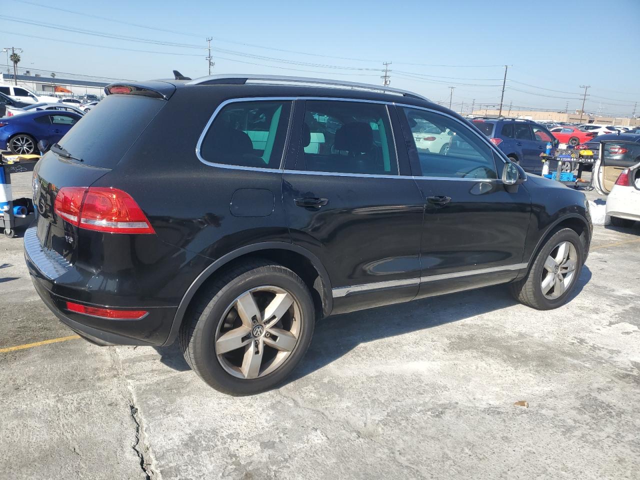 Photo 2 VIN: WVGFF9BP0BD000692 - VOLKSWAGEN TOUAREG 