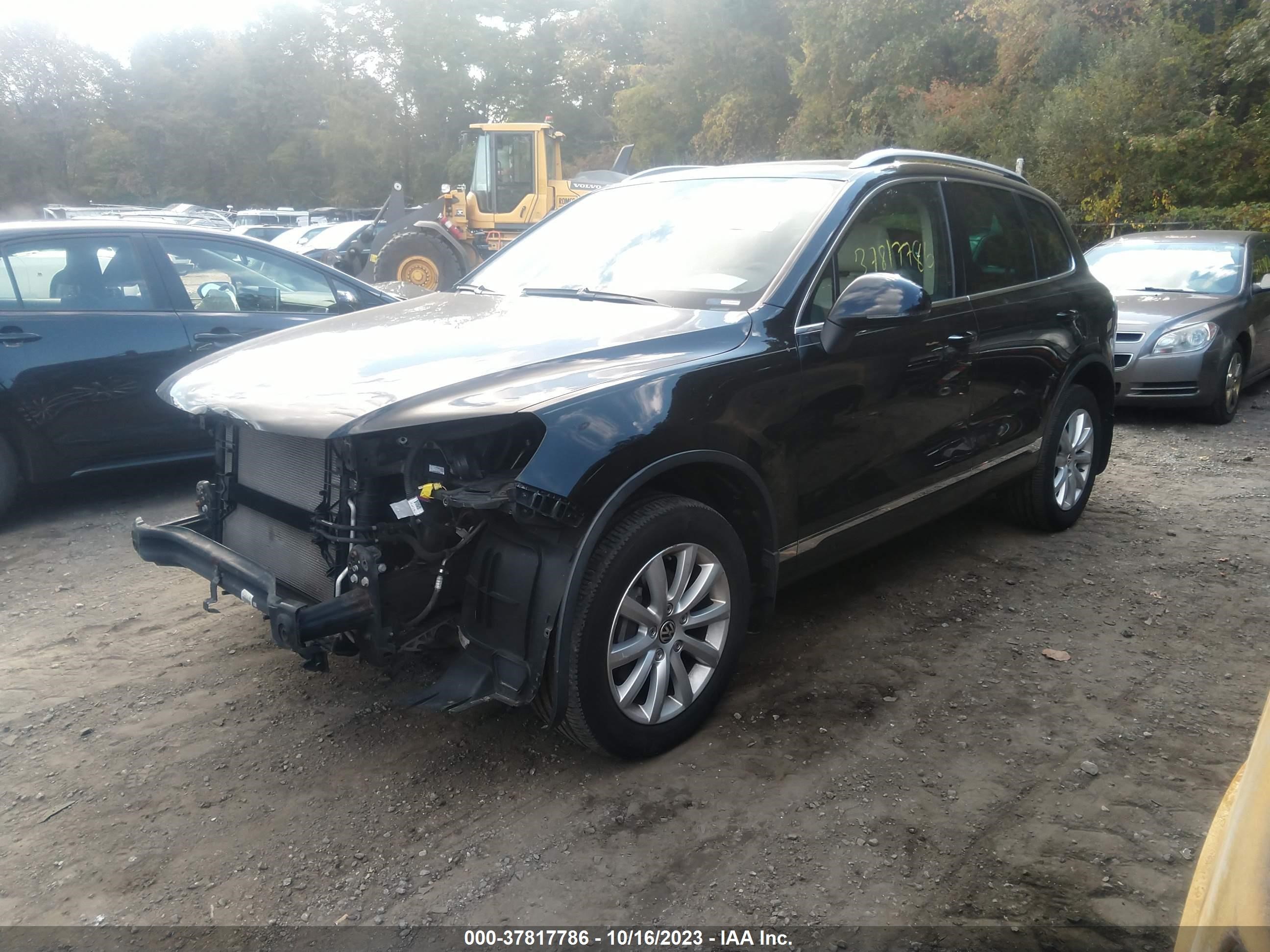 Photo 1 VIN: WVGFF9BP1BD000698 - VOLKSWAGEN TOUAREG 