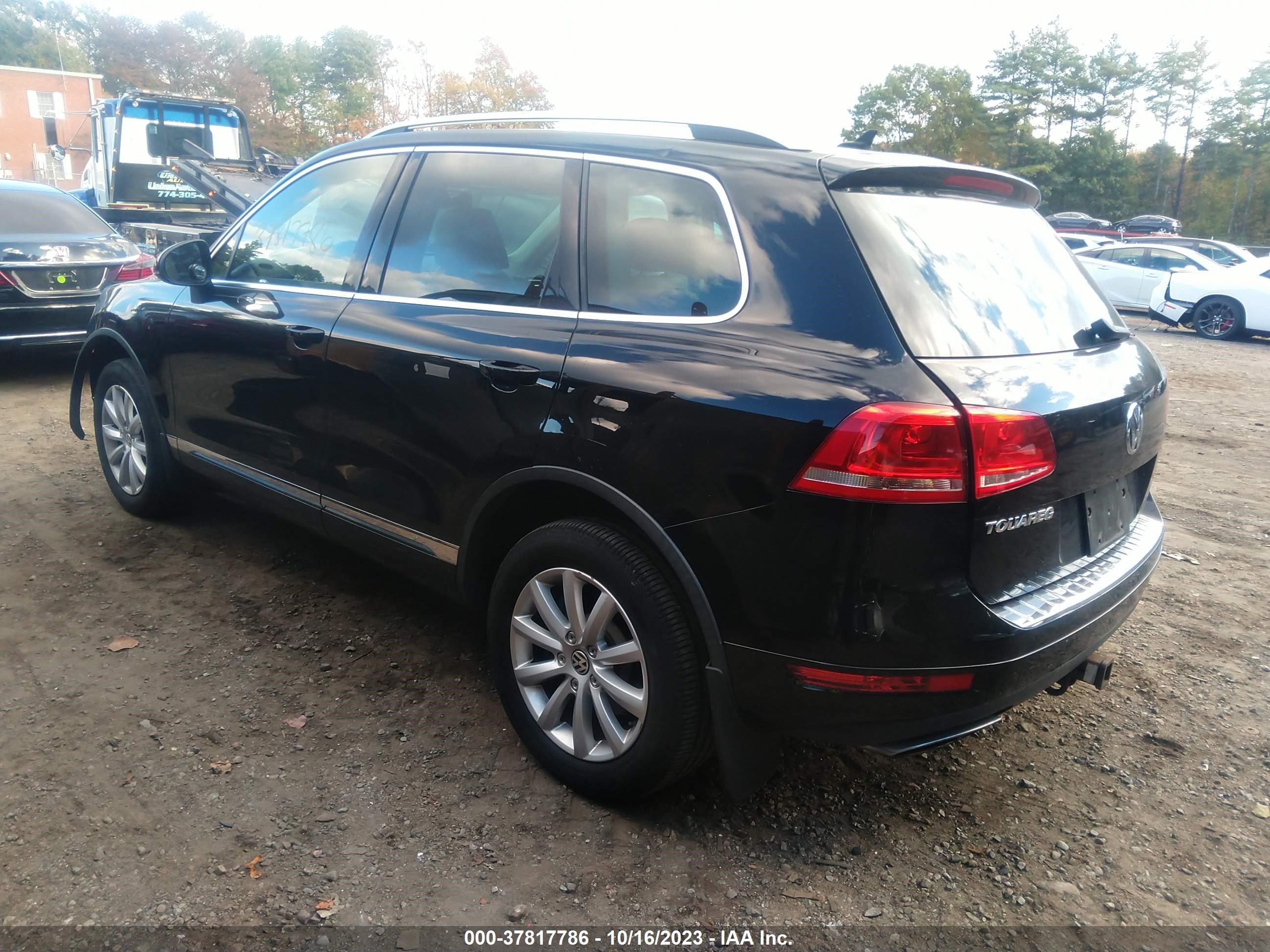 Photo 2 VIN: WVGFF9BP1BD000698 - VOLKSWAGEN TOUAREG 