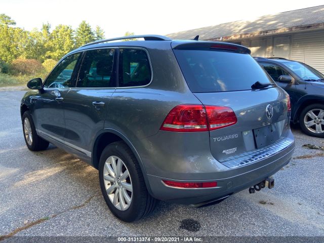 Photo 2 VIN: WVGFF9BP1BD002323 - VOLKSWAGEN TOUAREG 