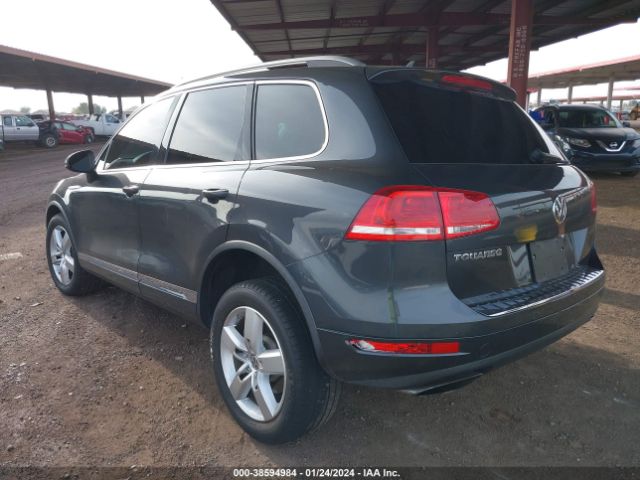 Photo 2 VIN: WVGFF9BP2BD002587 - VOLKSWAGEN TOUAREG 