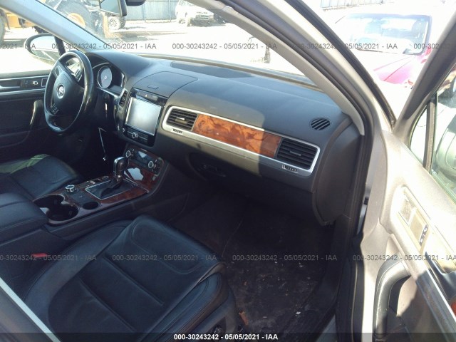 Photo 4 VIN: WVGFF9BP2BD006459 - VOLKSWAGEN TOUAREG 