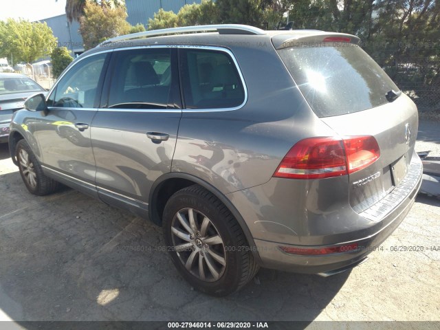 Photo 2 VIN: WVGFF9BP5BD000834 - VOLKSWAGEN TOUAREG 