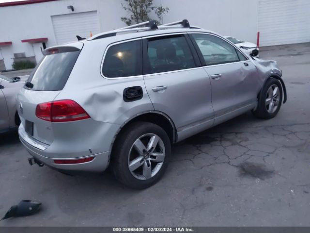 Photo 3 VIN: WVGFF9BP7CD000092 - VOLKSWAGEN TOUAREG 