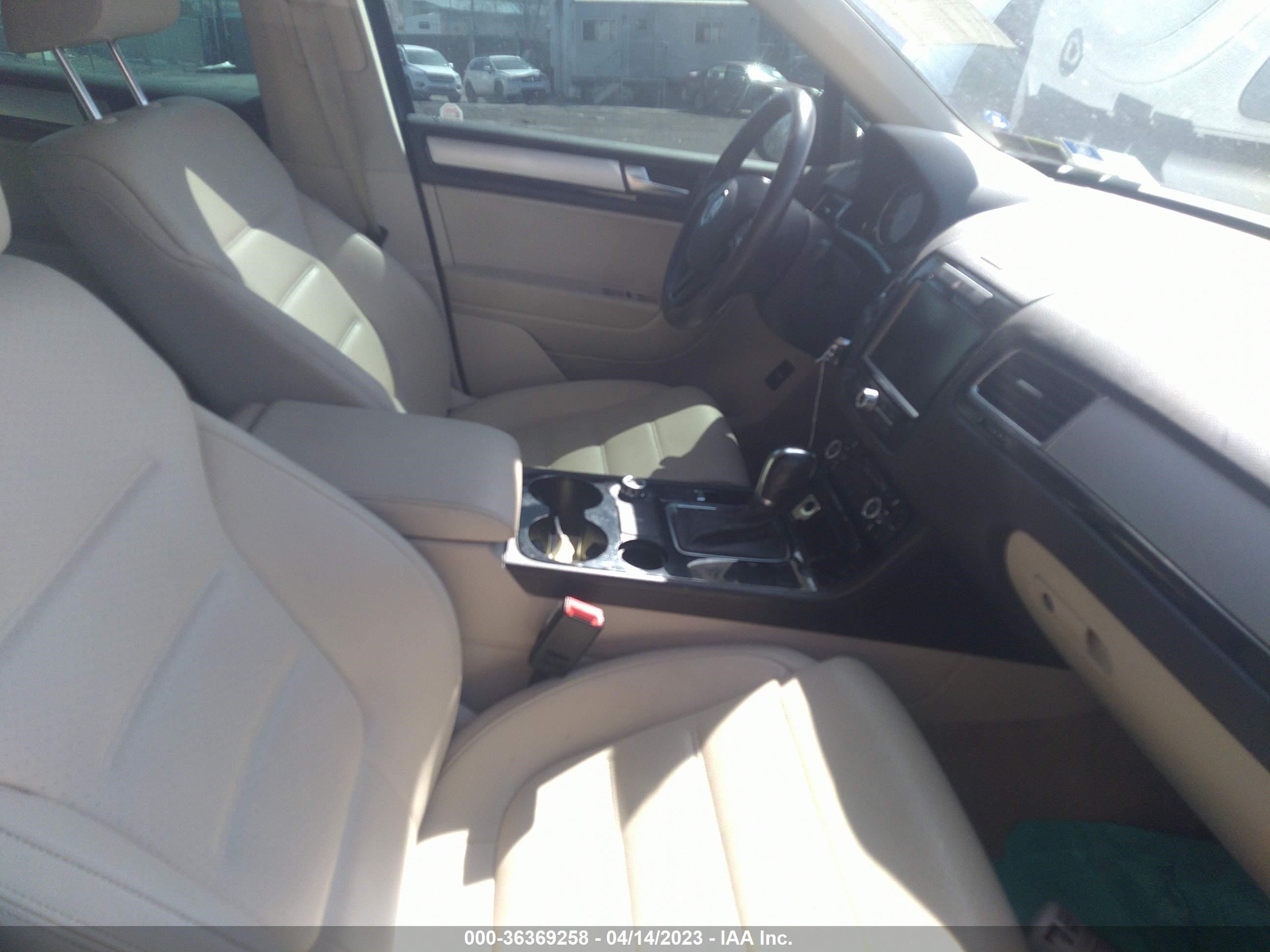 Photo 4 VIN: WVGFF9BP9CD001146 - VOLKSWAGEN TOUAREG 