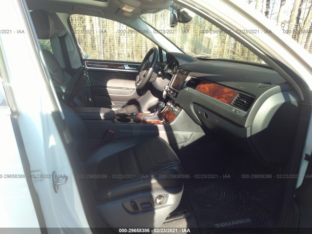 Photo 4 VIN: WVGFG9BP7BD005773 - VOLKSWAGEN TOUAREG 