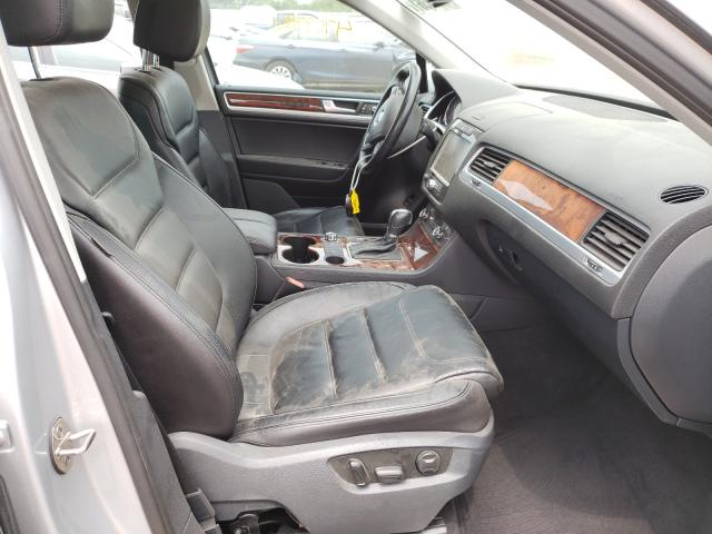 Photo 4 VIN: WVGFG9BP7CD002888 - VOLKSWAGEN TOUAREG 