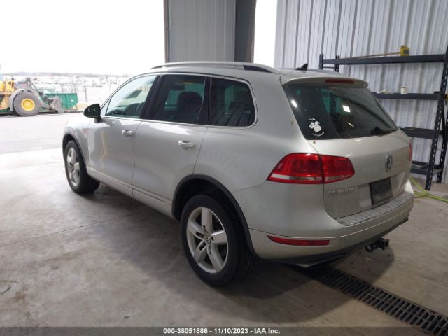 Photo 2 VIN: WVGFK9BP0BD001546 - VOLKSWAGEN TOUAREG 