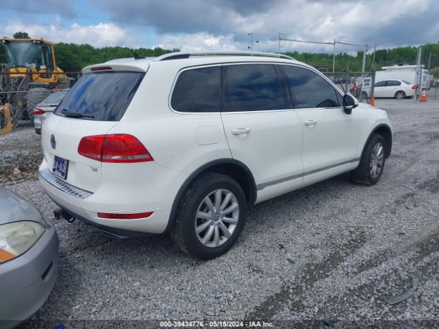 Photo 3 VIN: WVGFK9BP3BD004425 - VOLKSWAGEN TOUAREG 