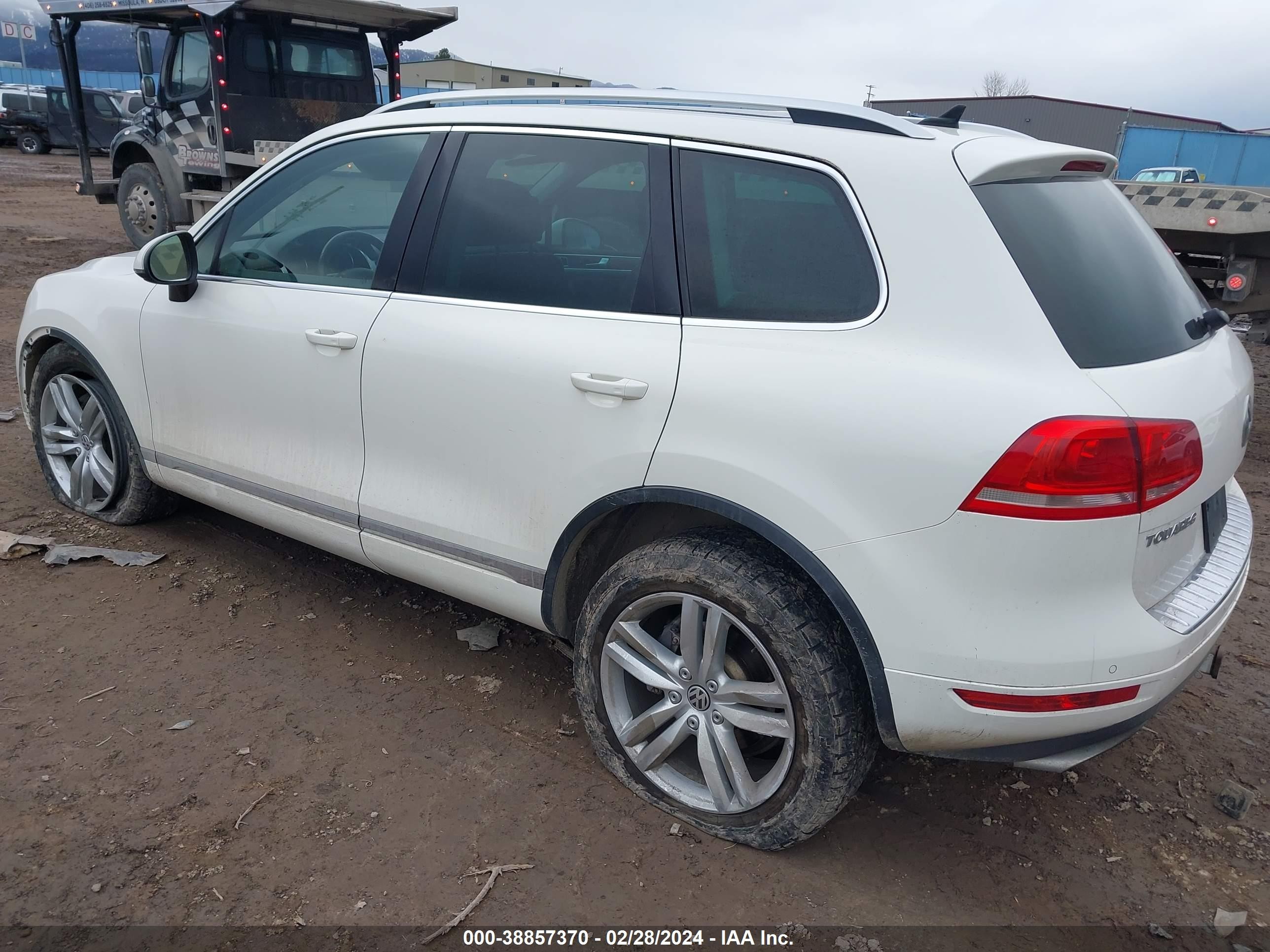 Photo 2 VIN: WVGFK9BP3CD002823 - VOLKSWAGEN TOUAREG 