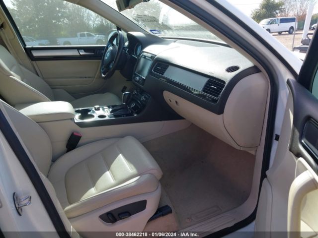 Photo 4 VIN: WVGFK9BP9CD003930 - VOLKSWAGEN TOUAREG 