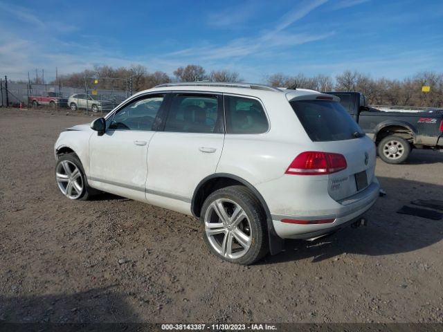 Photo 2 VIN: WVGGF7BP0HD001570 - VOLKSWAGEN TOUAREG 