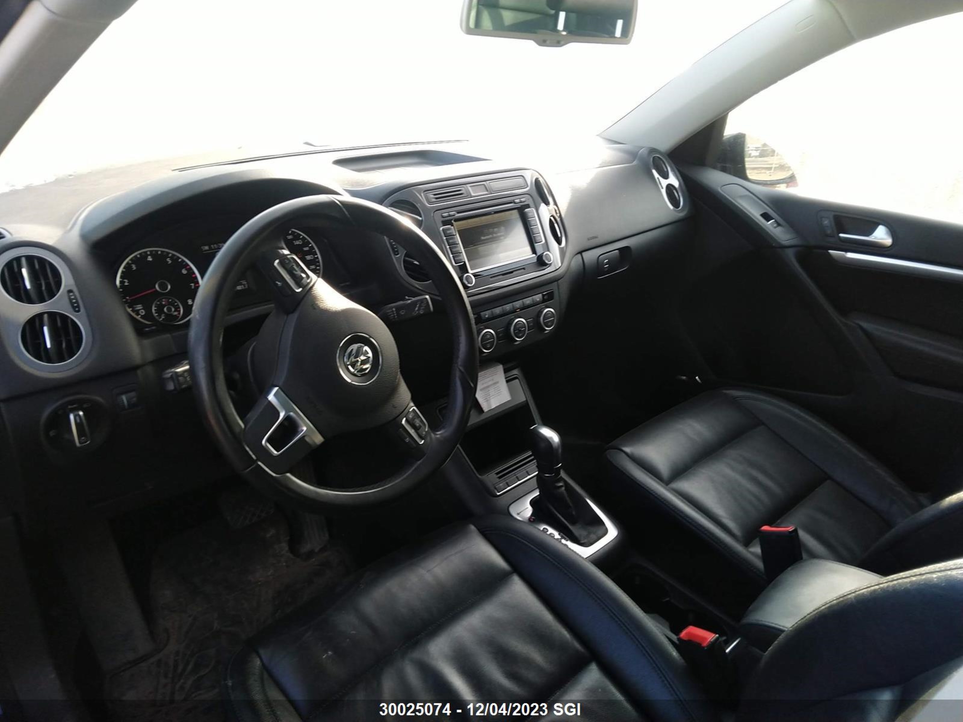 Photo 4 VIN: WVGJV3AX1EW574030 - VOLKSWAGEN TIGUAN 