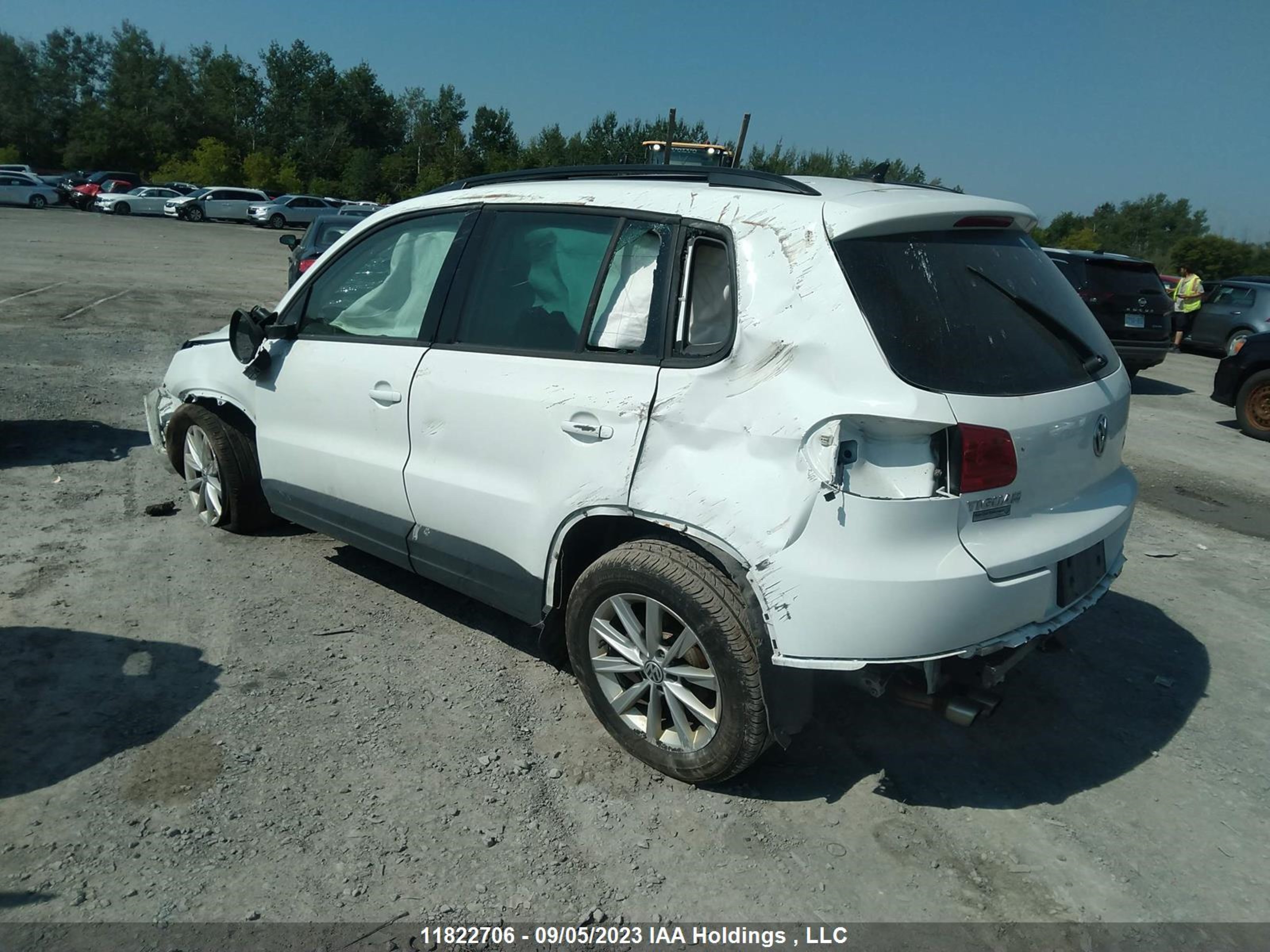 Photo 2 VIN: WVGJV3AX4EW617856 - VOLKSWAGEN TIGUAN 