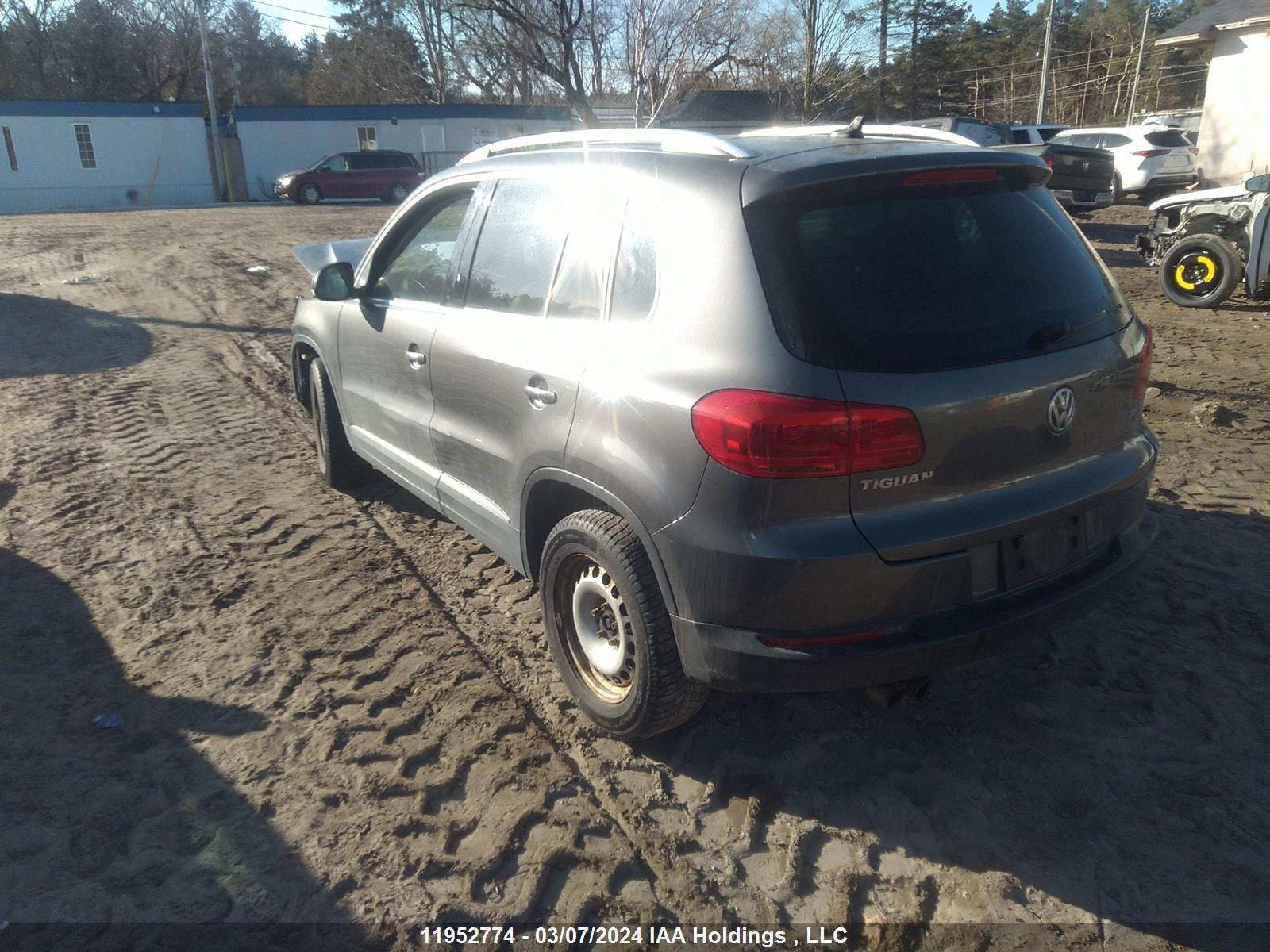 Photo 2 VIN: WVGJV3AX7EW625708 - VOLKSWAGEN TIGUAN 