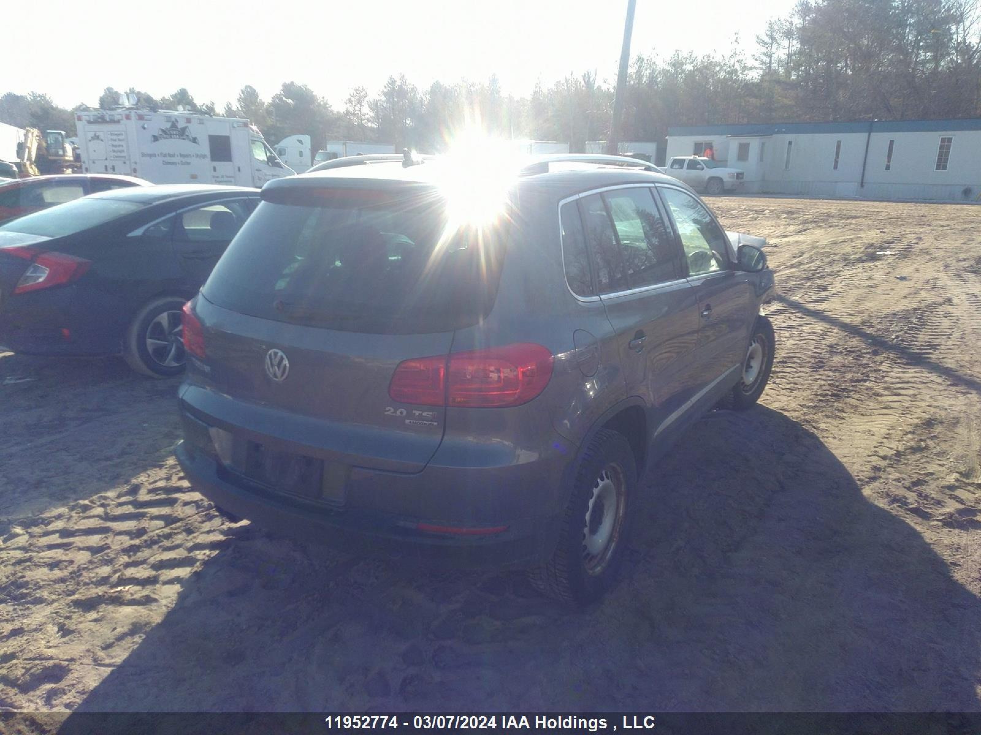 Photo 3 VIN: WVGJV3AX7EW625708 - VOLKSWAGEN TIGUAN 