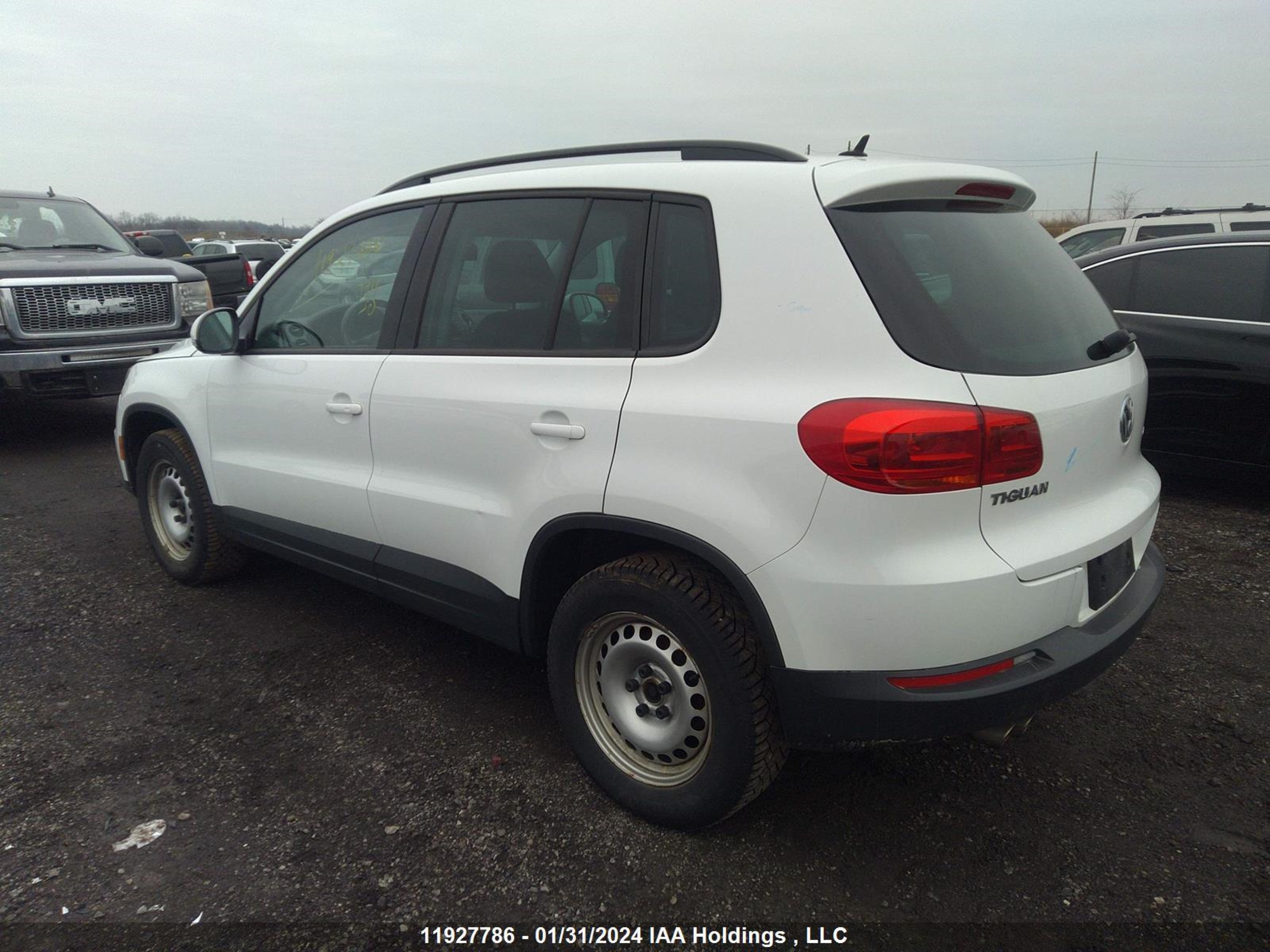 Photo 2 VIN: WVGJV7AX2GW530595 - VOLKSWAGEN TIGUAN 