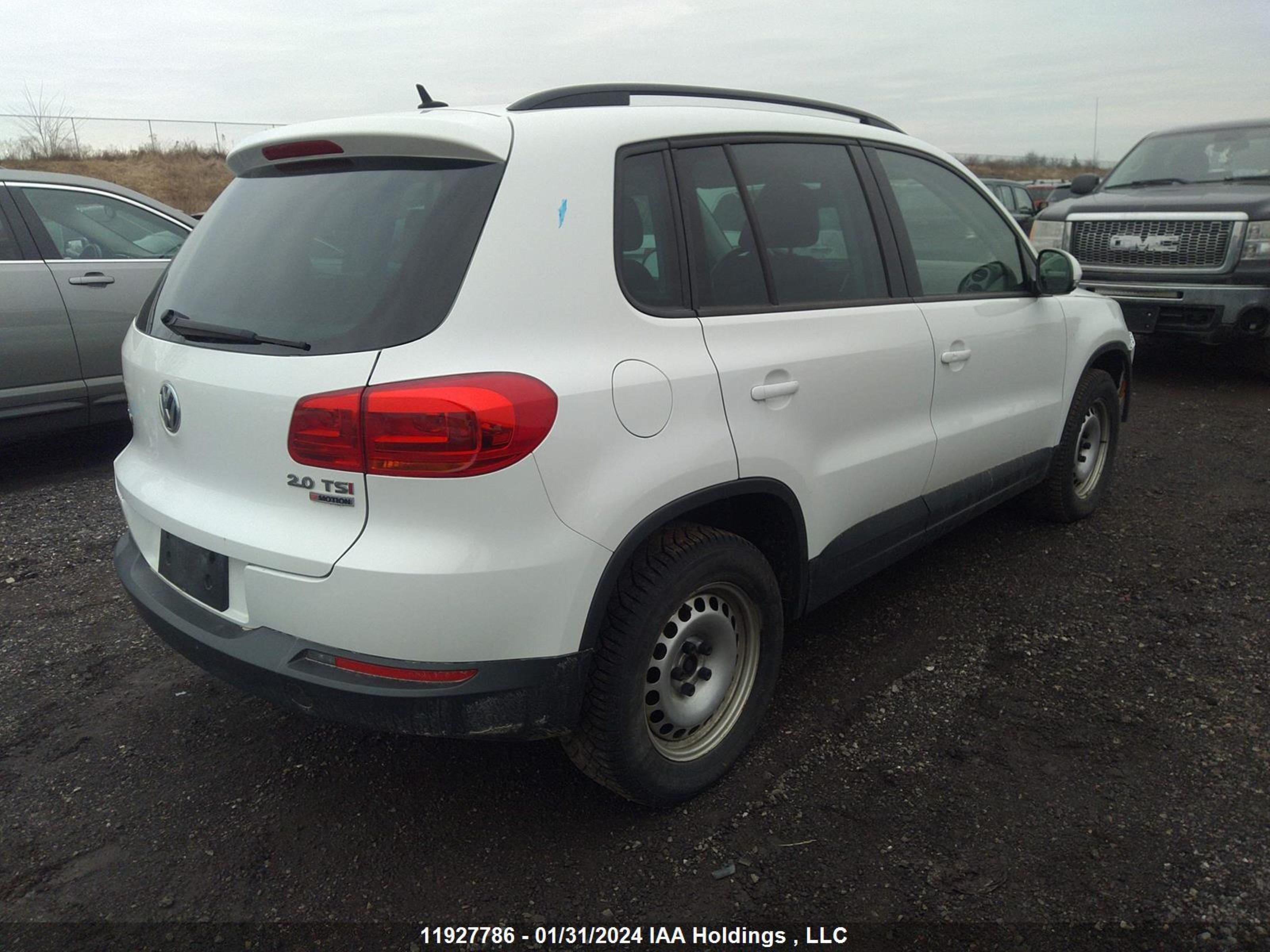 Photo 3 VIN: WVGJV7AX2GW530595 - VOLKSWAGEN TIGUAN 