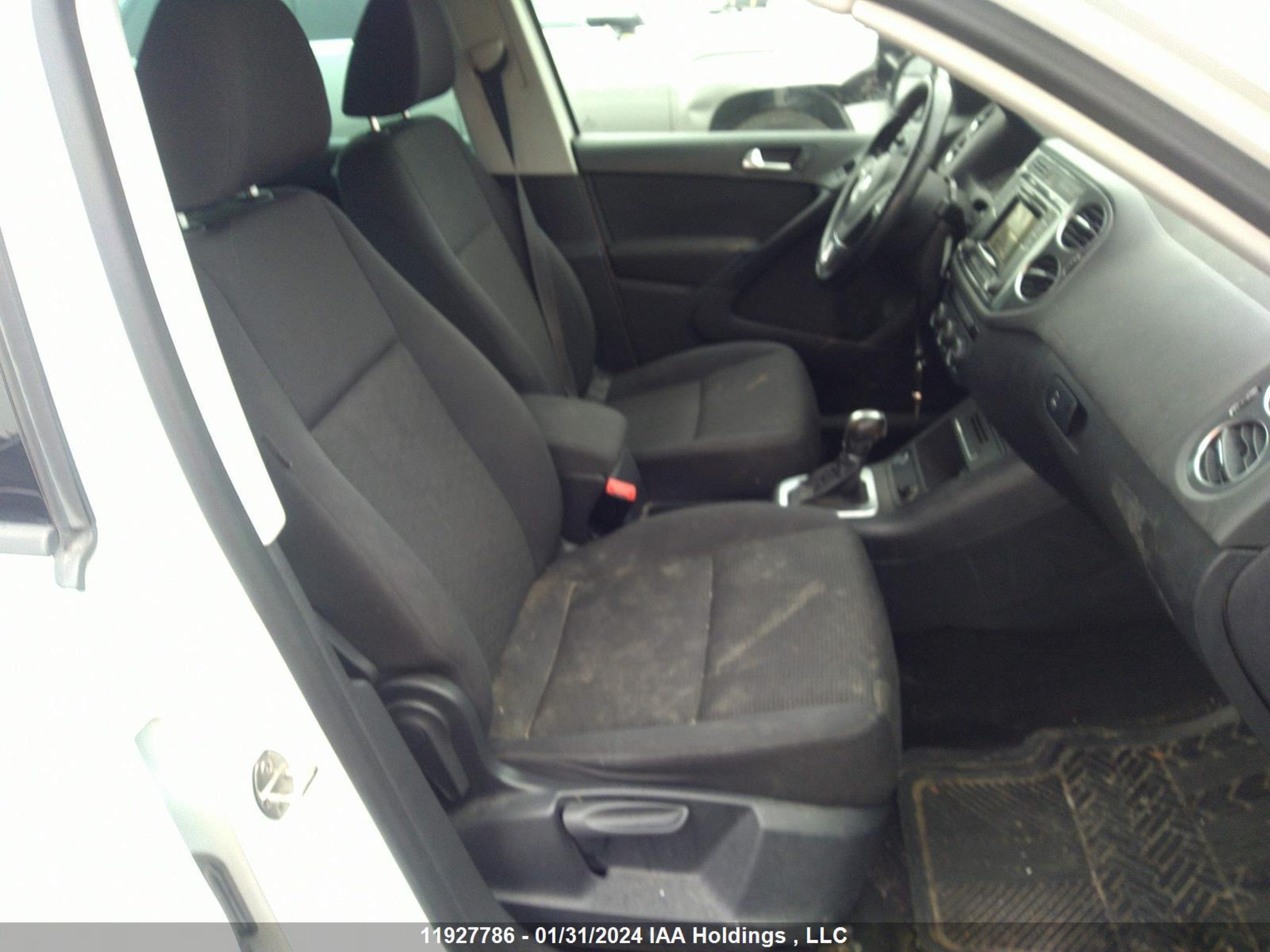 Photo 4 VIN: WVGJV7AX2GW530595 - VOLKSWAGEN TIGUAN 