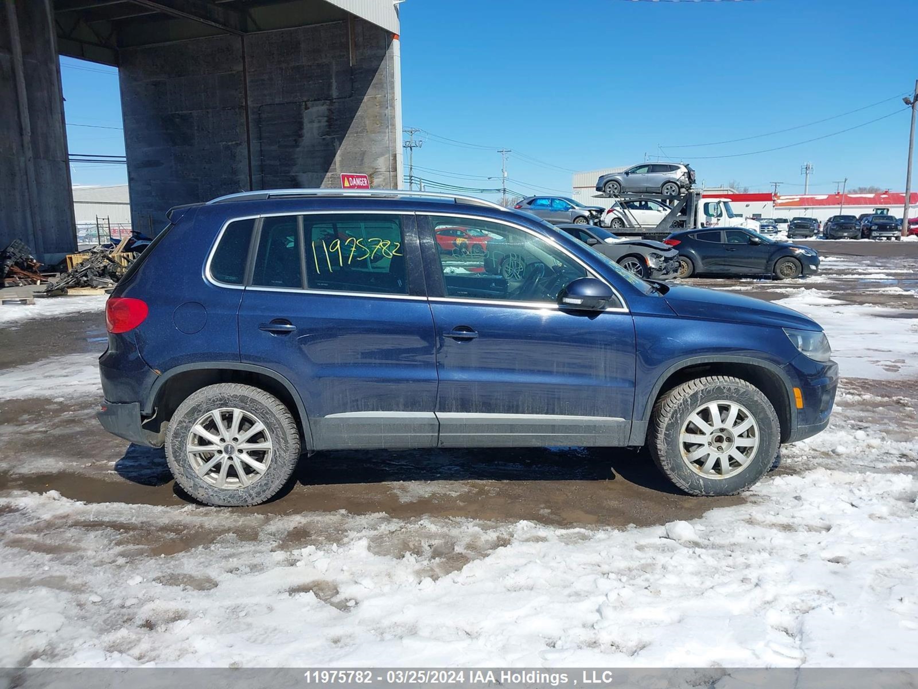 Photo 12 VIN: WVGJV7AX4DW511283 - VOLKSWAGEN TIGUAN 