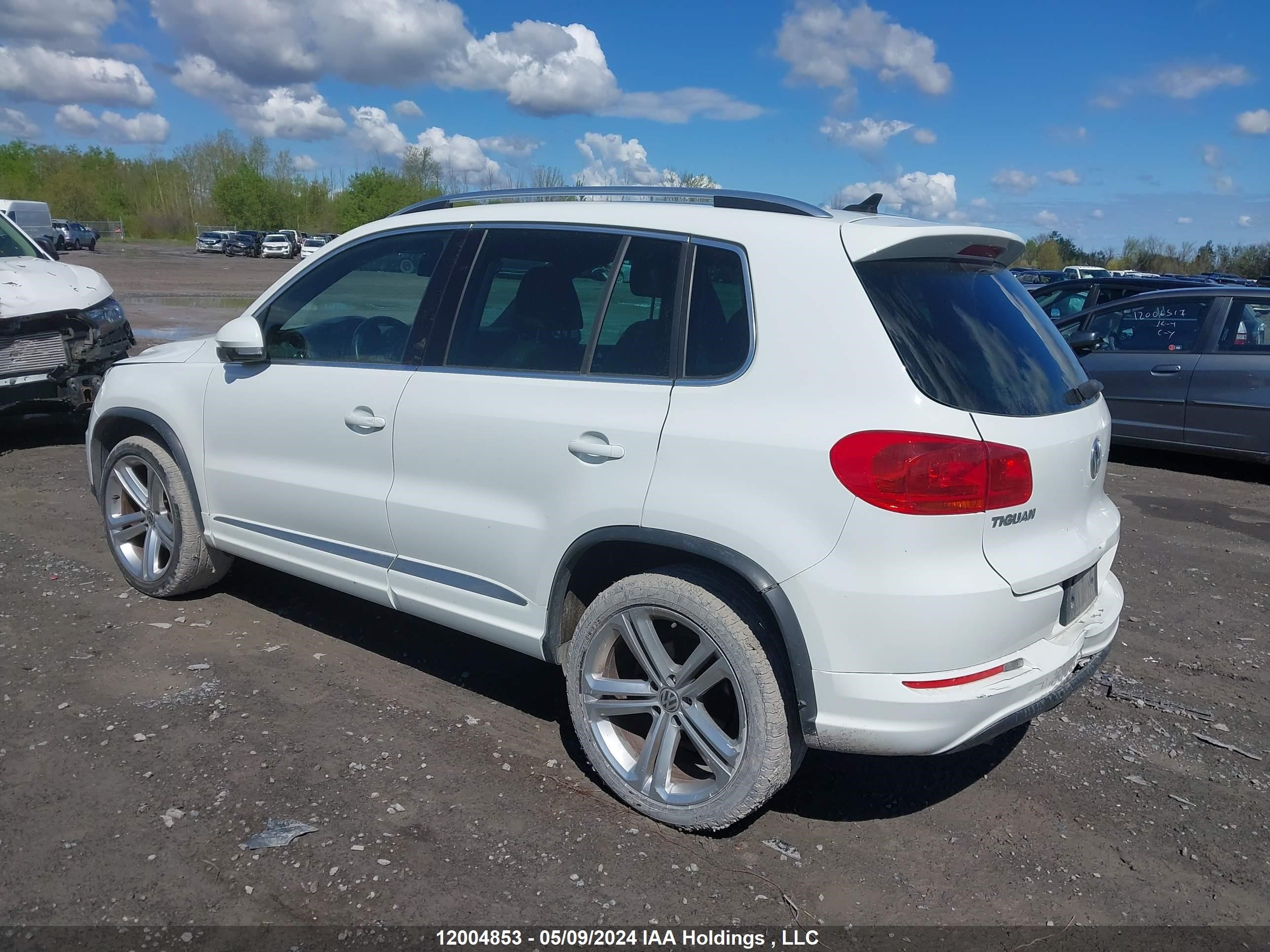 Photo 2 VIN: WVGJV7AX4FW086263 - VOLKSWAGEN TIGUAN 