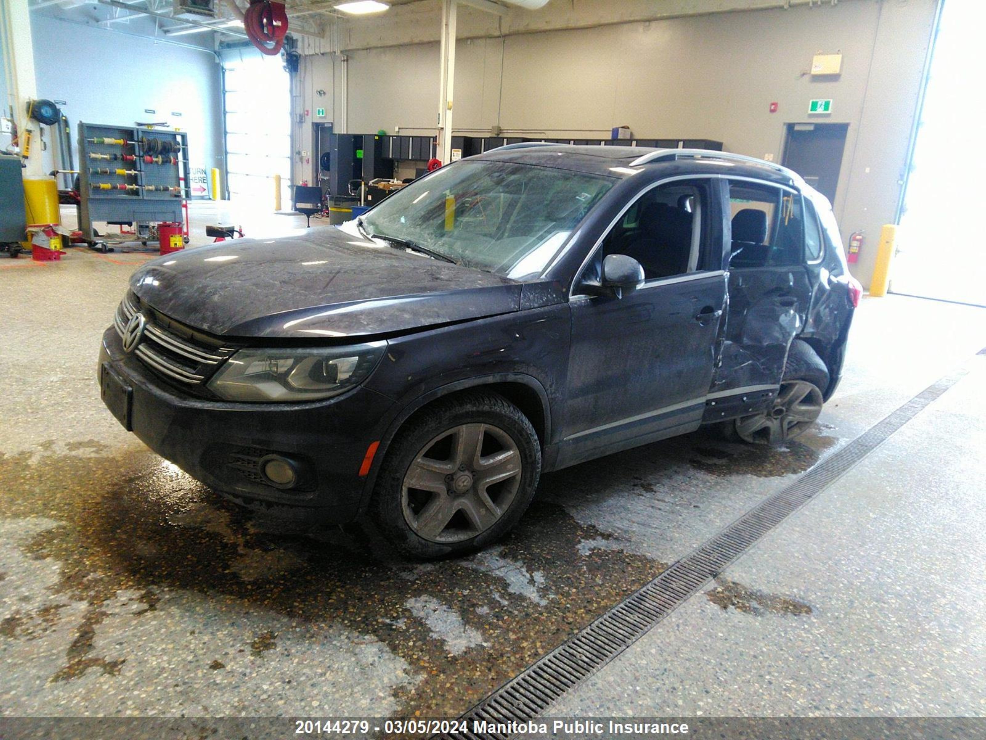 Photo 1 VIN: WVGJV7AX4GW585744 - VOLKSWAGEN TIGUAN 