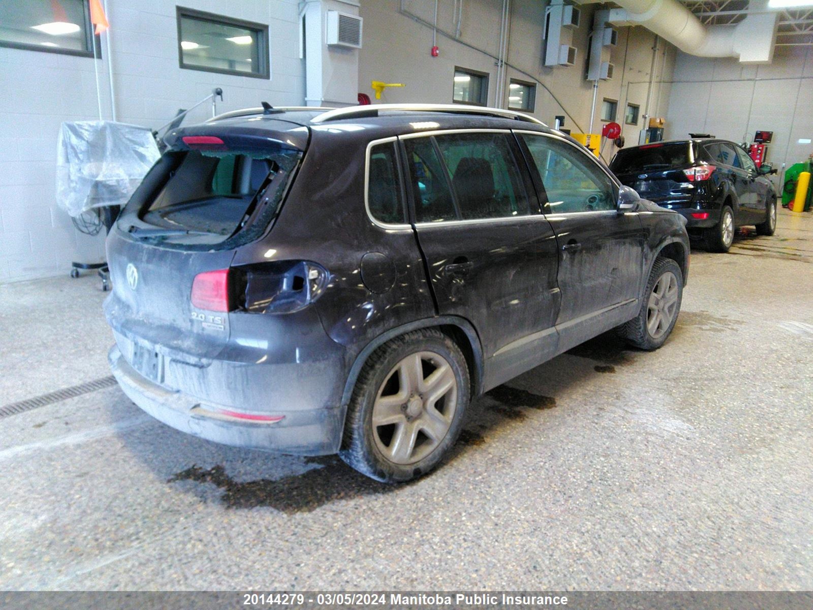 Photo 3 VIN: WVGJV7AX4GW585744 - VOLKSWAGEN TIGUAN 