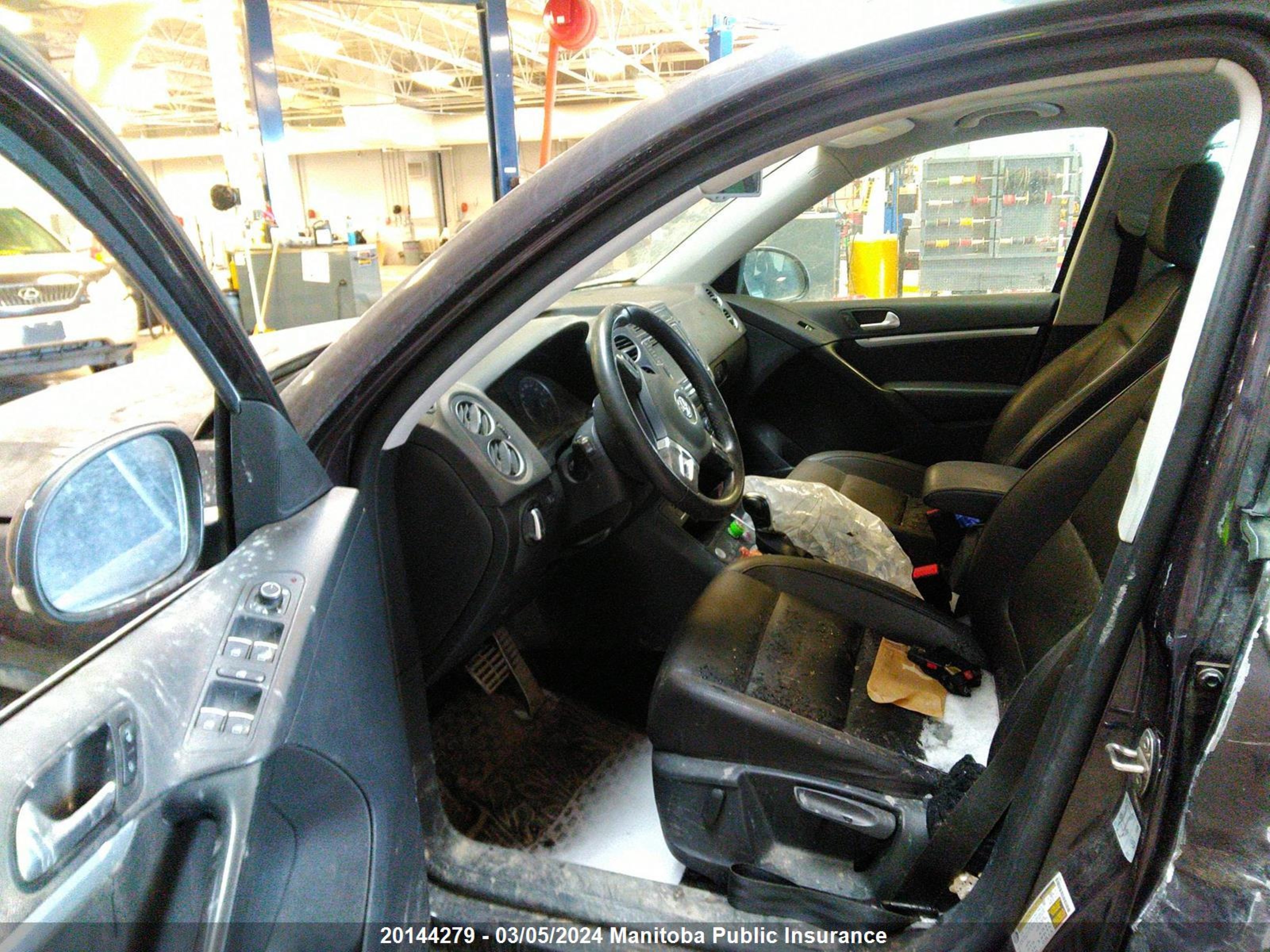 Photo 4 VIN: WVGJV7AX4GW585744 - VOLKSWAGEN TIGUAN 