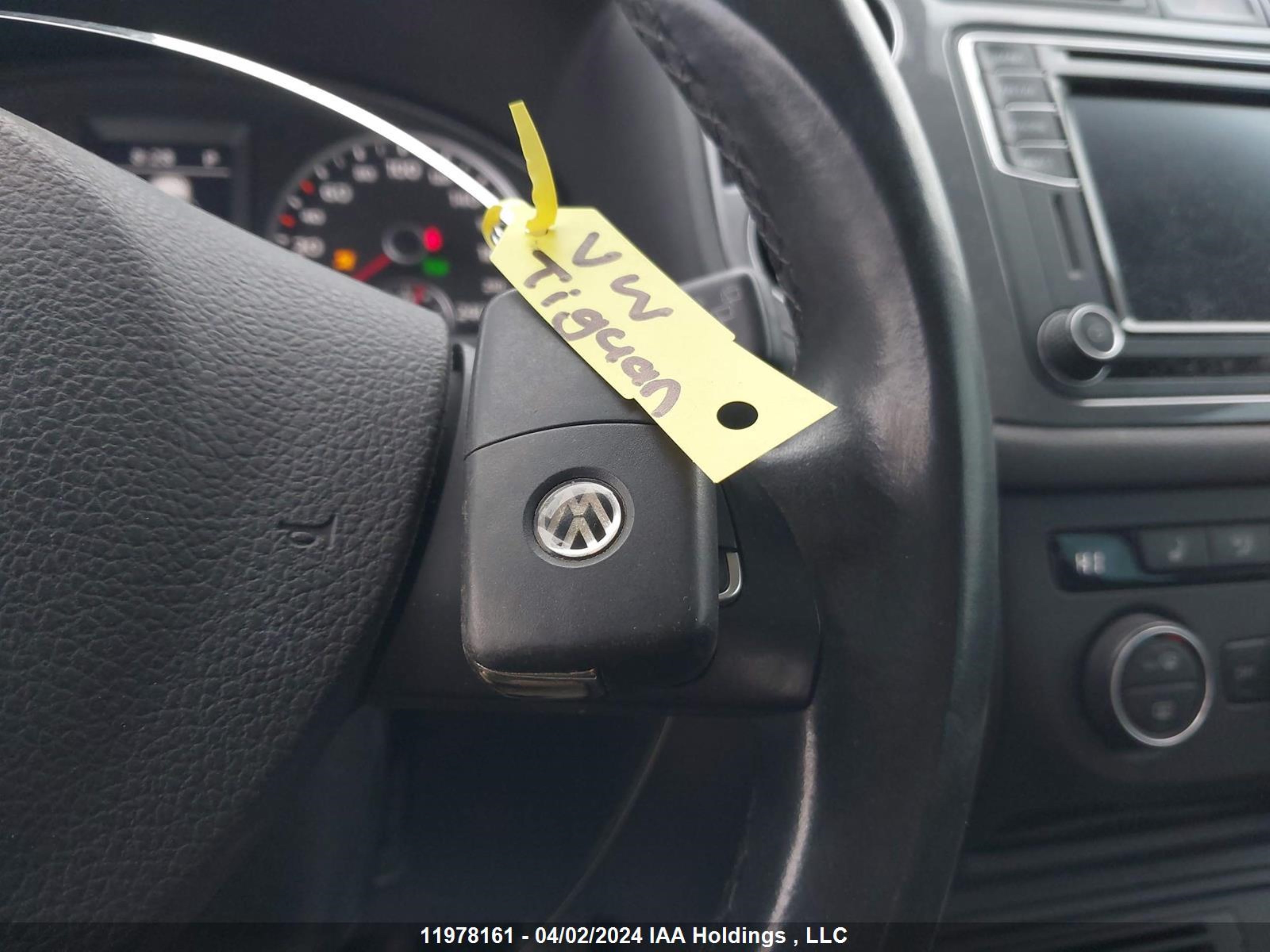 Photo 10 VIN: WVGJV7AX5GW513841 - VOLKSWAGEN TIGUAN 