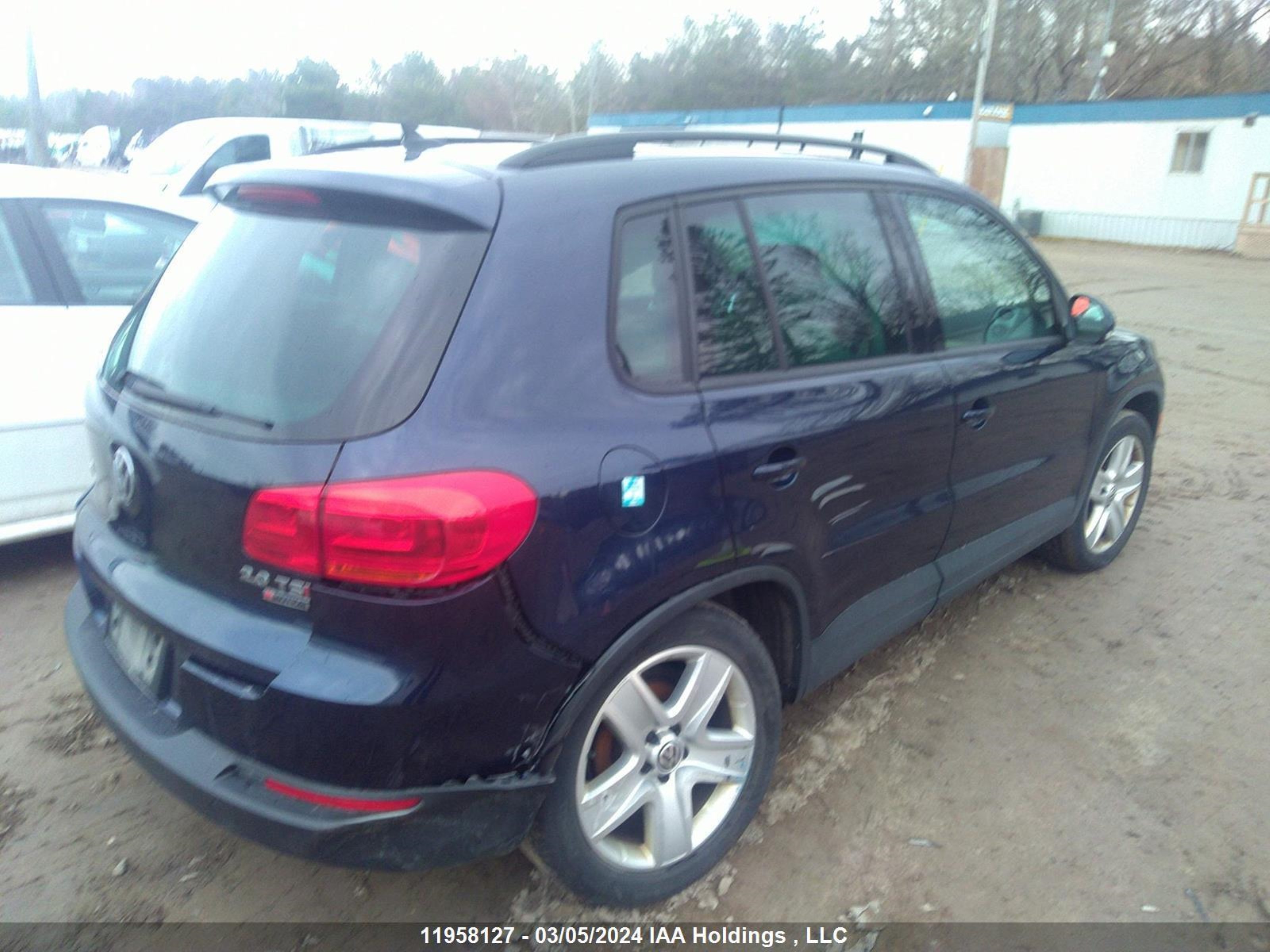 Photo 3 VIN: WVGJV7AX5GW574171 - VOLKSWAGEN TIGUAN 