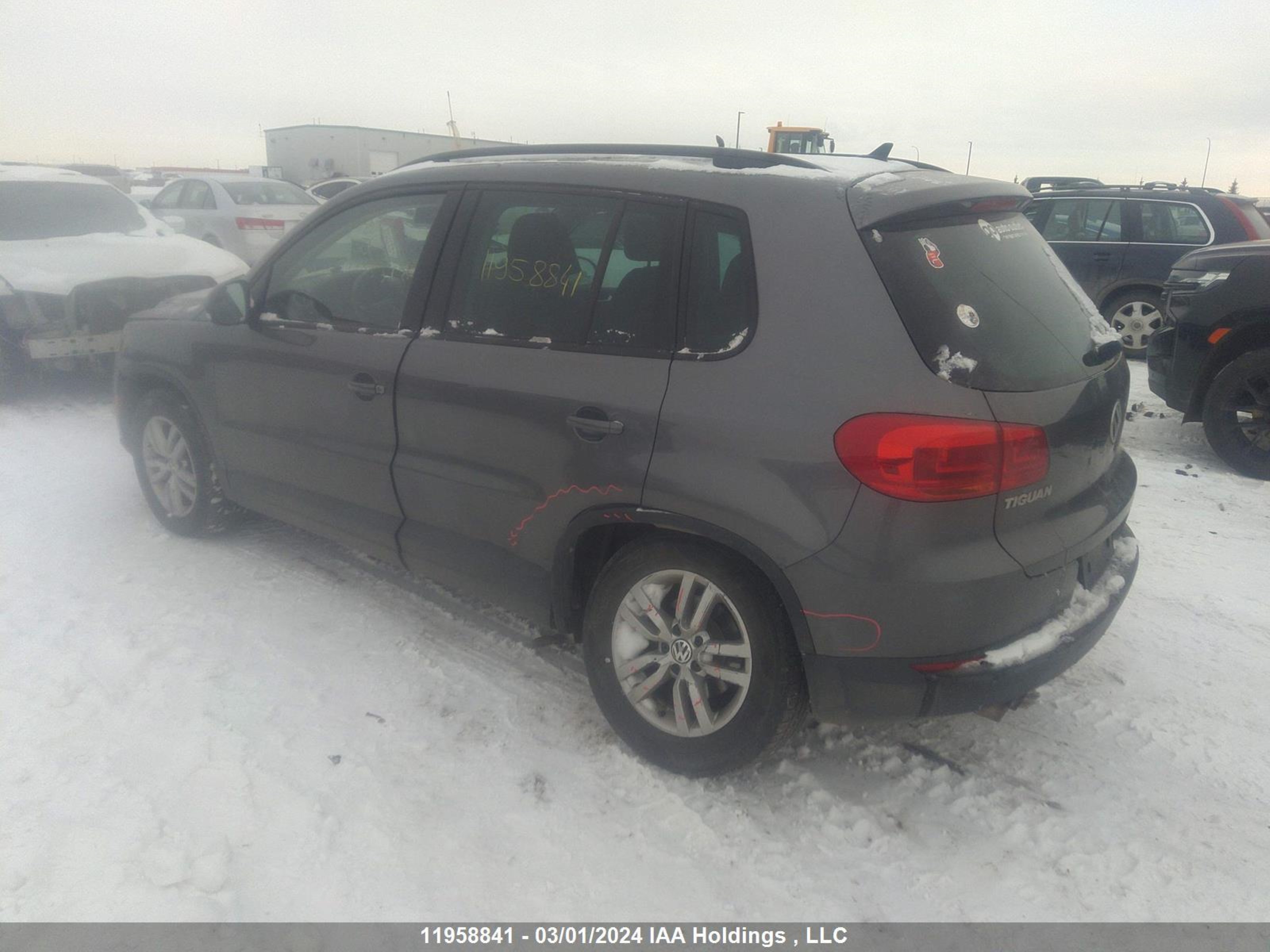 Photo 2 VIN: WVGJV7AX6FW523308 - VOLKSWAGEN TIGUAN 