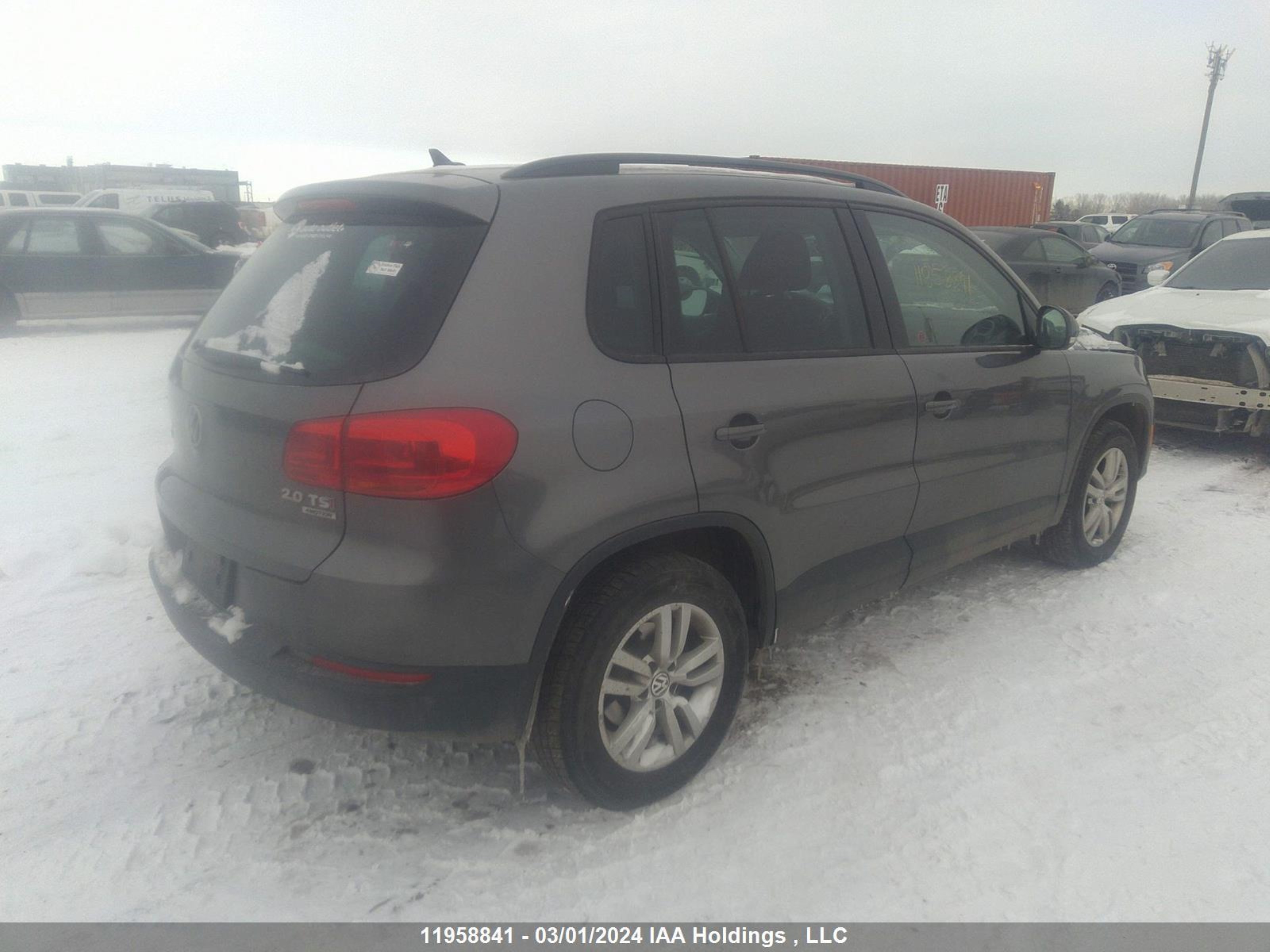 Photo 3 VIN: WVGJV7AX6FW523308 - VOLKSWAGEN TIGUAN 