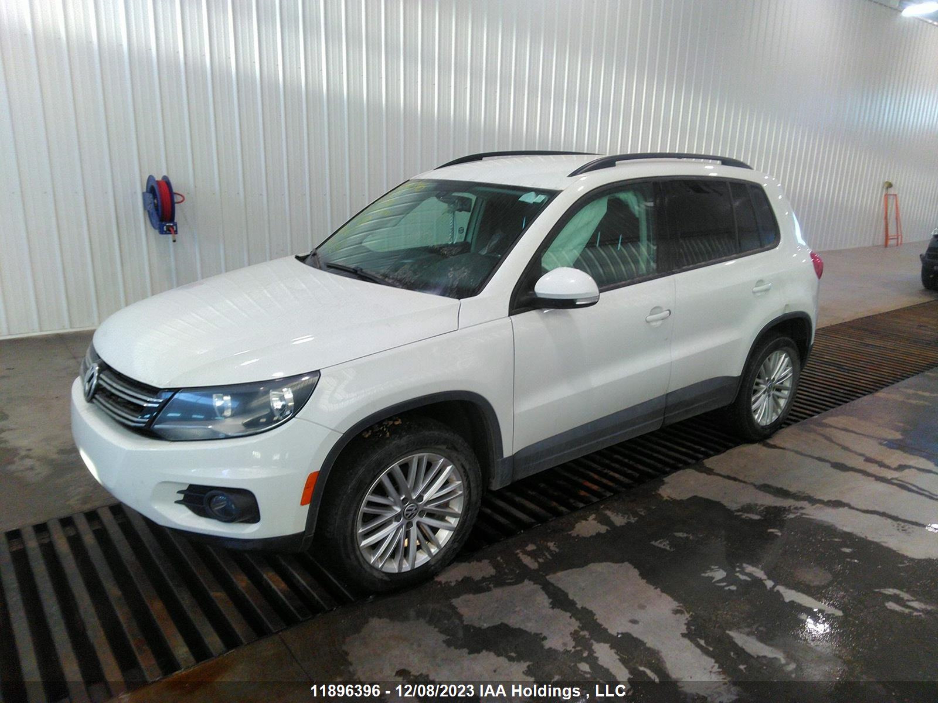 Photo 1 VIN: WVGJV7AX6GW097346 - VOLKSWAGEN TIGUAN 