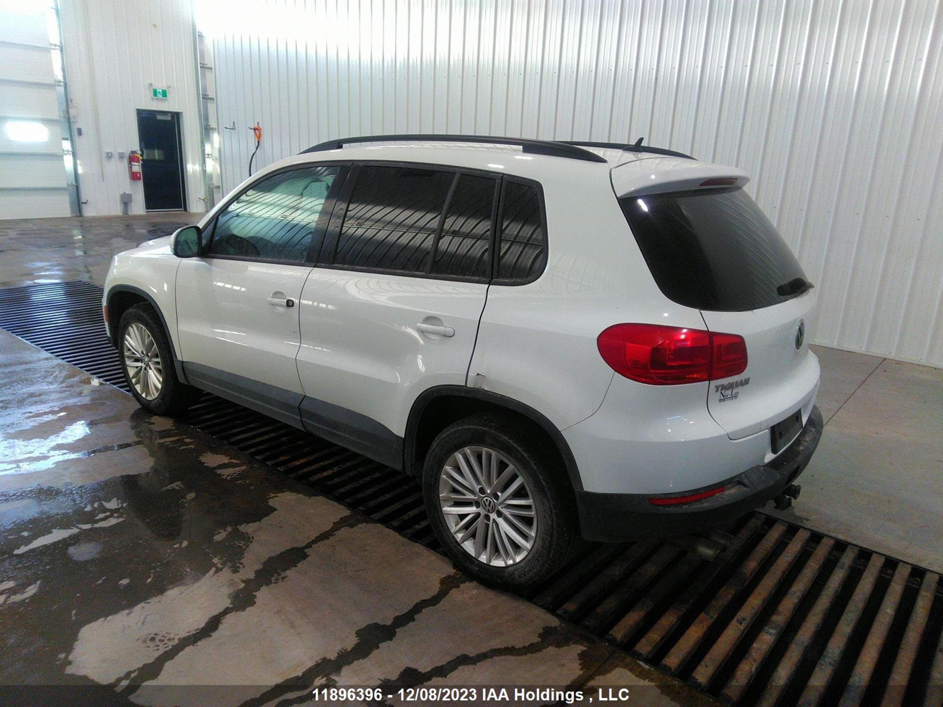 Photo 2 VIN: WVGJV7AX6GW097346 - VOLKSWAGEN TIGUAN 