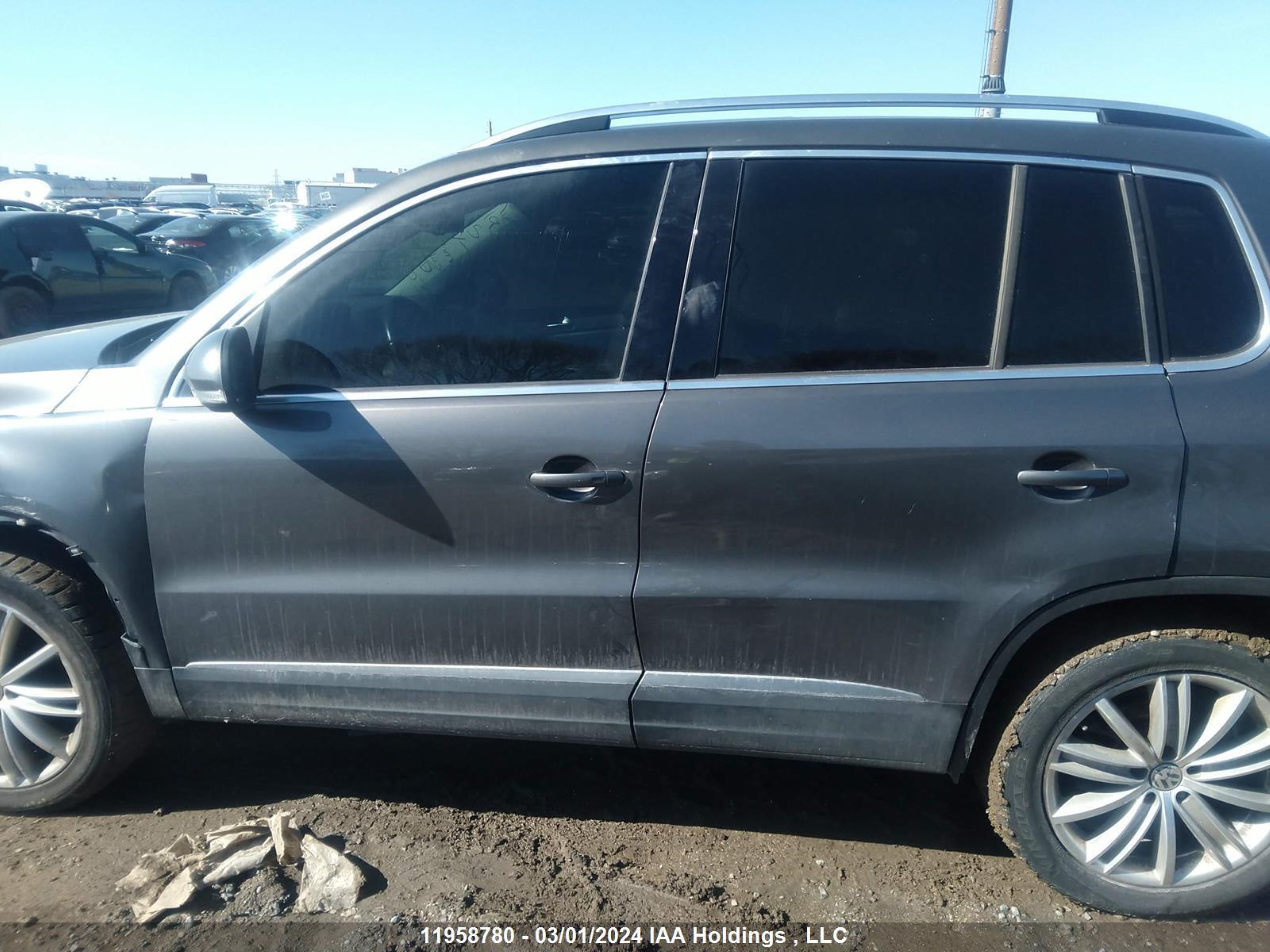 Photo 13 VIN: WVGJV7AX7FW534432 - VOLKSWAGEN TIGUAN 