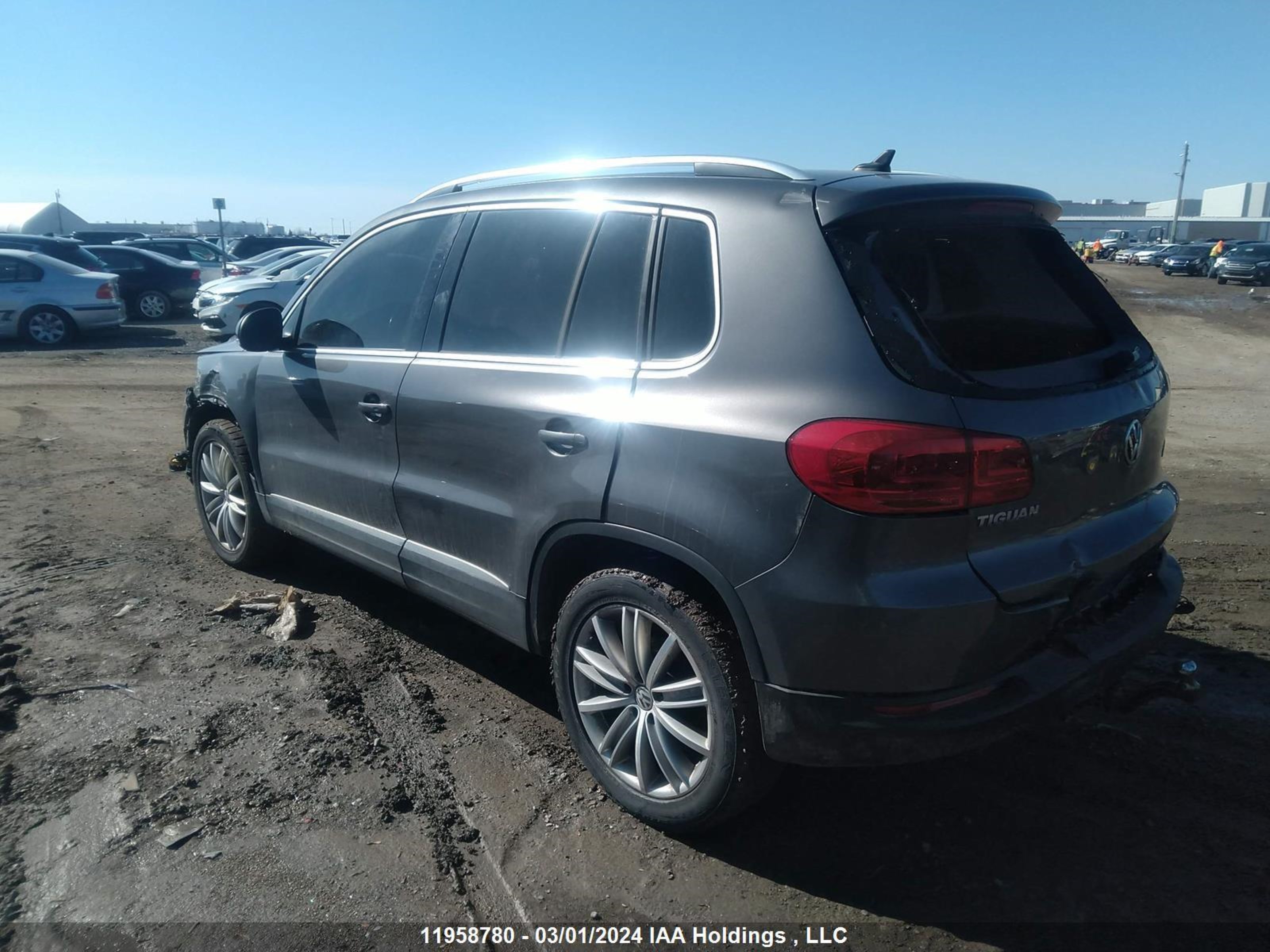 Photo 2 VIN: WVGJV7AX7FW534432 - VOLKSWAGEN TIGUAN 