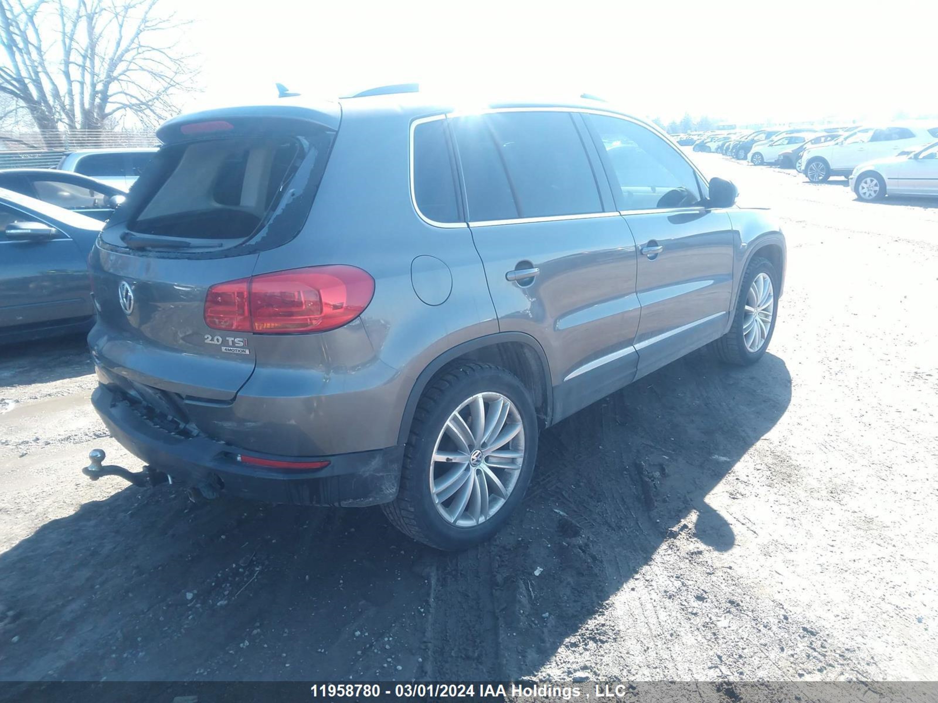 Photo 3 VIN: WVGJV7AX7FW534432 - VOLKSWAGEN TIGUAN 