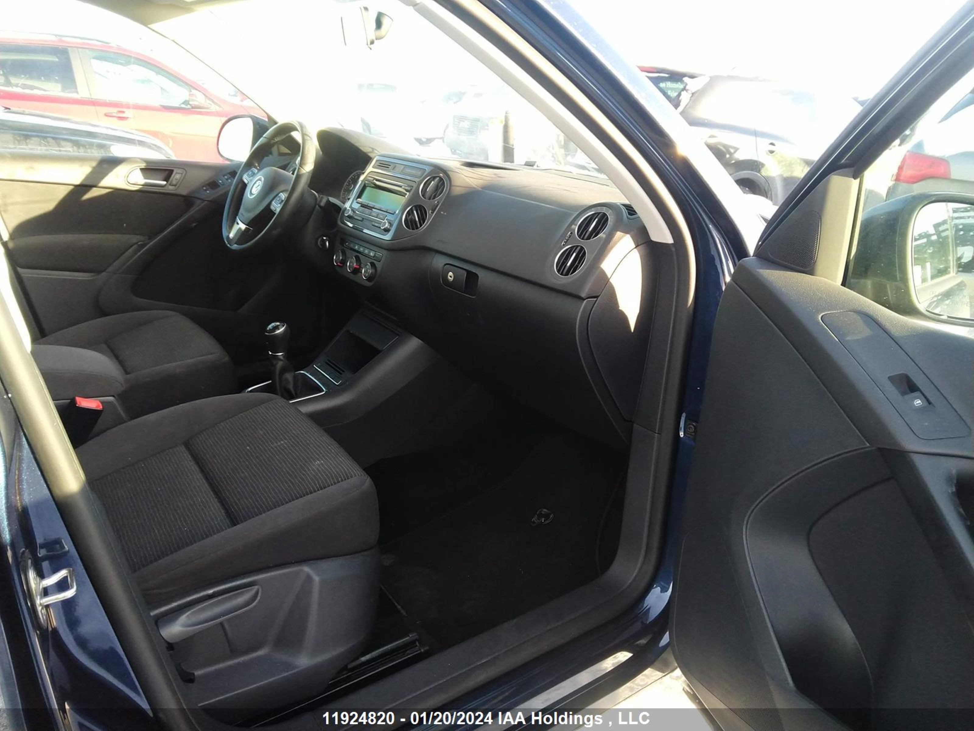 Photo 4 VIN: WVGKV3AXXEW616408 - VOLKSWAGEN TIGUAN 