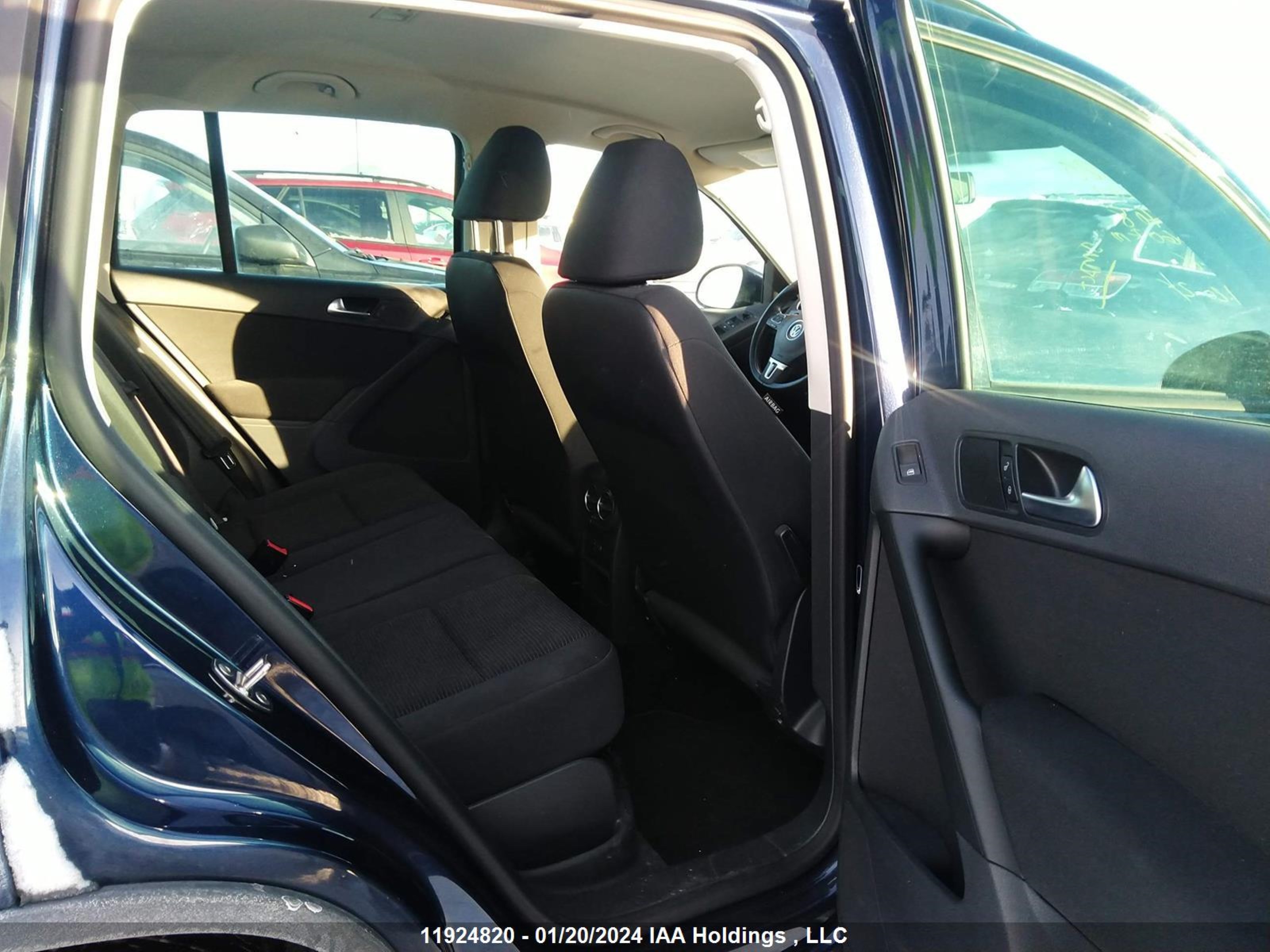 Photo 7 VIN: WVGKV3AXXEW616408 - VOLKSWAGEN TIGUAN 