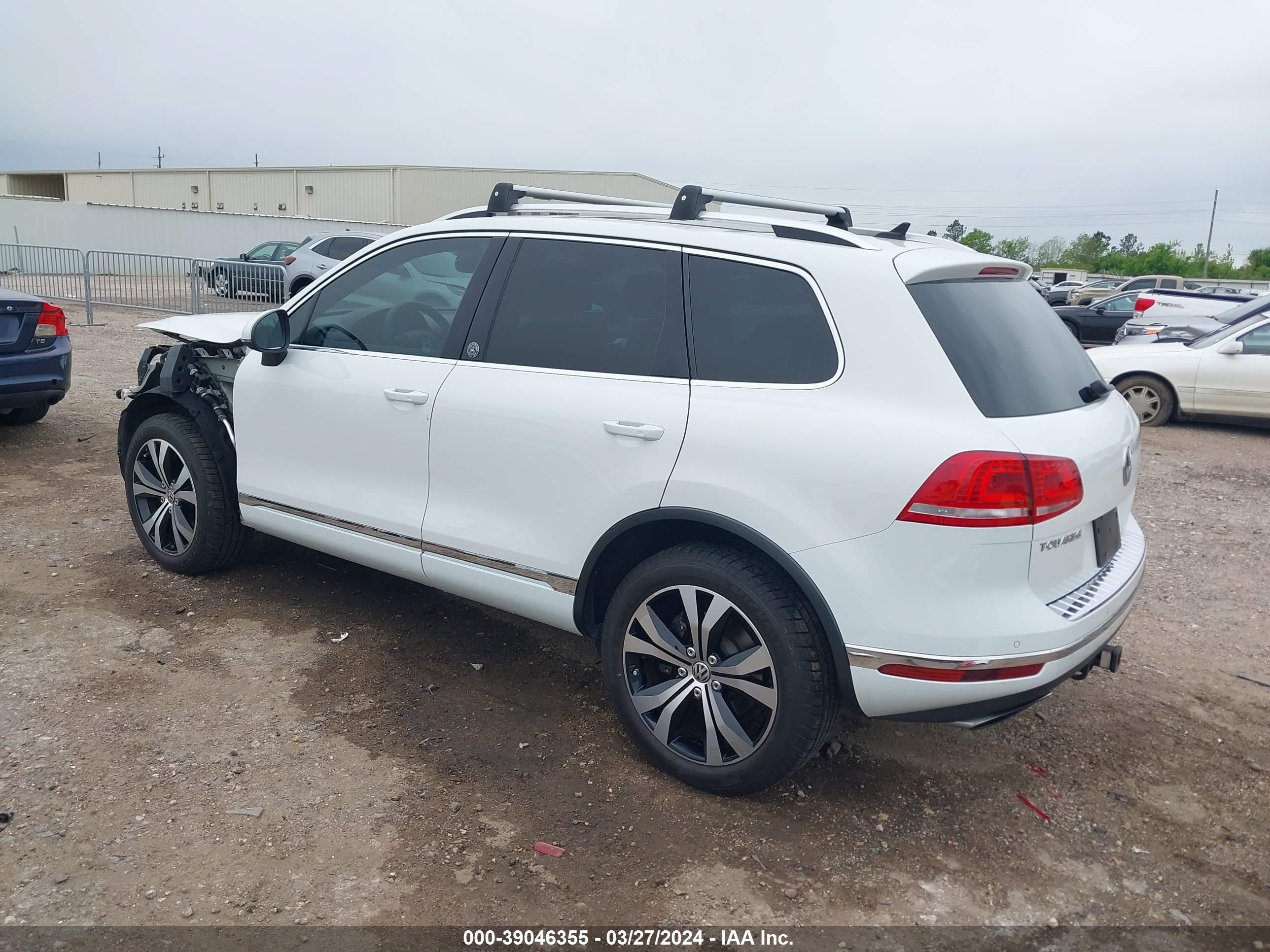 Photo 2 VIN: WVGRF7BP4HD005758 - VOLKSWAGEN TOUAREG 