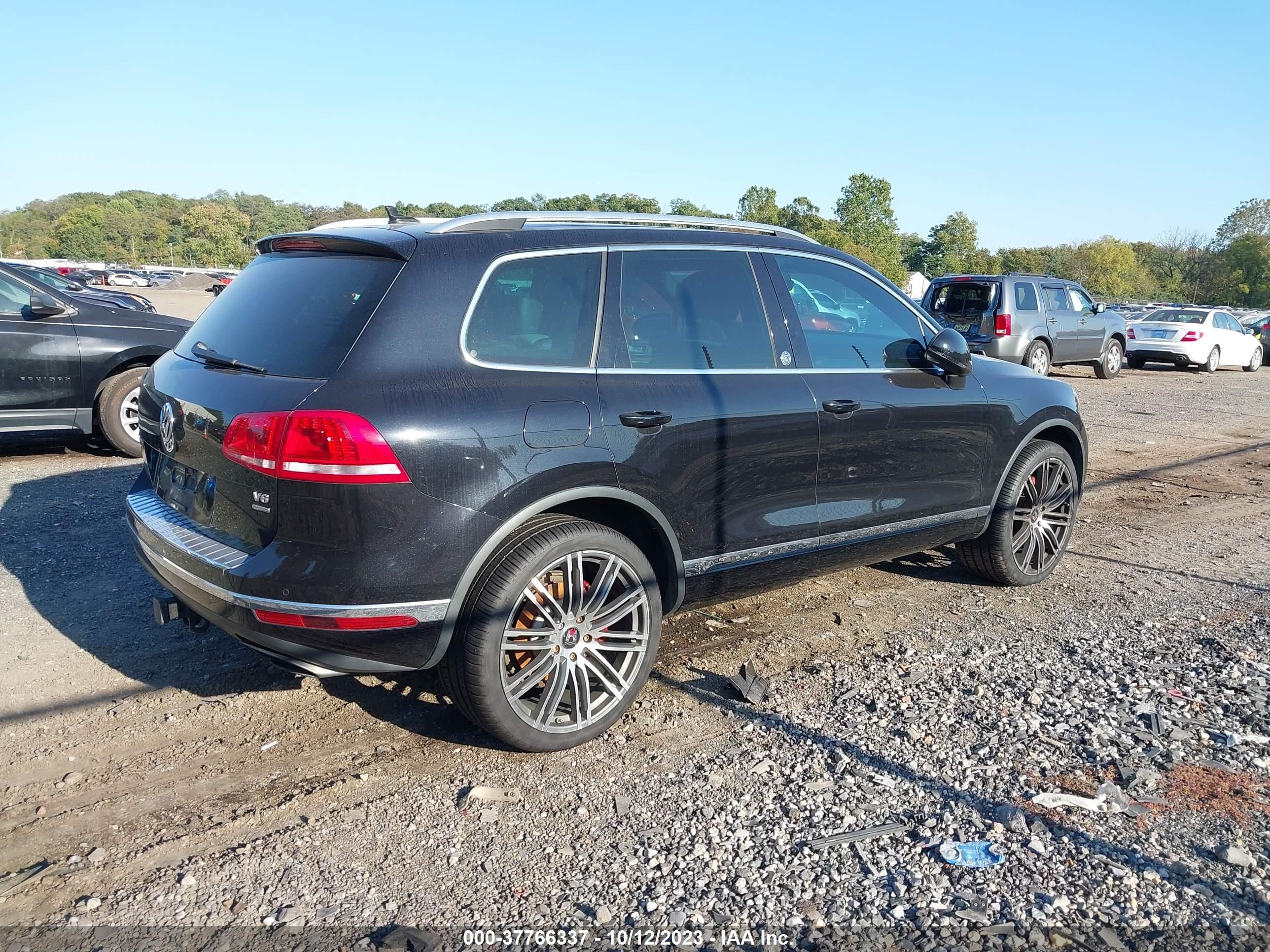 Photo 3 VIN: WVGRF7BP7HD003342 - VOLKSWAGEN TOUAREG 